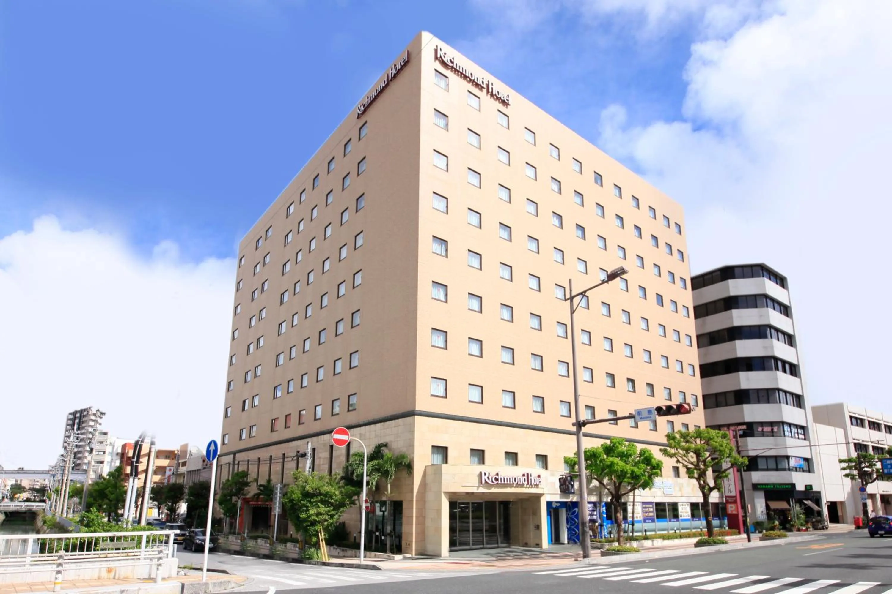 Facade/entrance in Richmond Hotel Naha Kumoji
