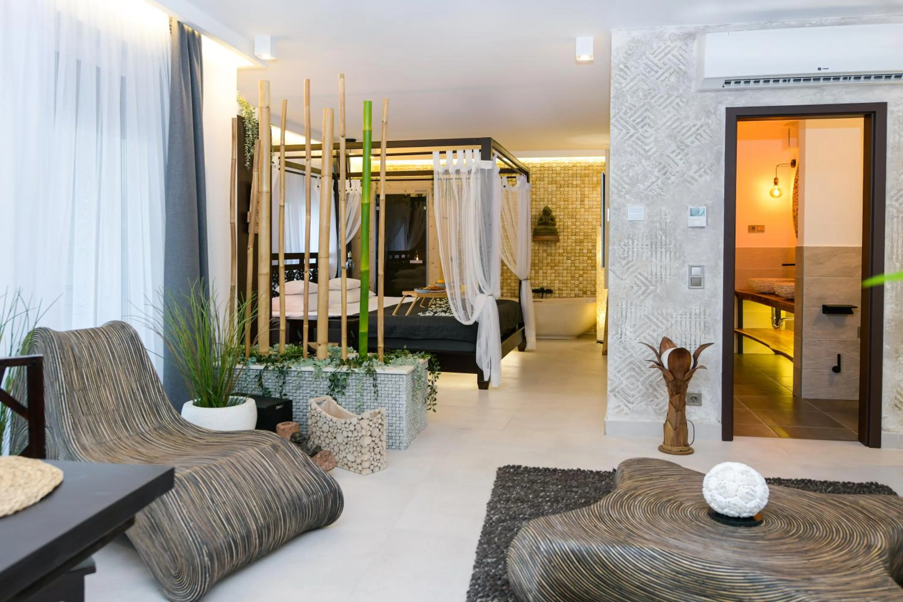 Bed in Elisabeth Downtown Apartments by FirstHost