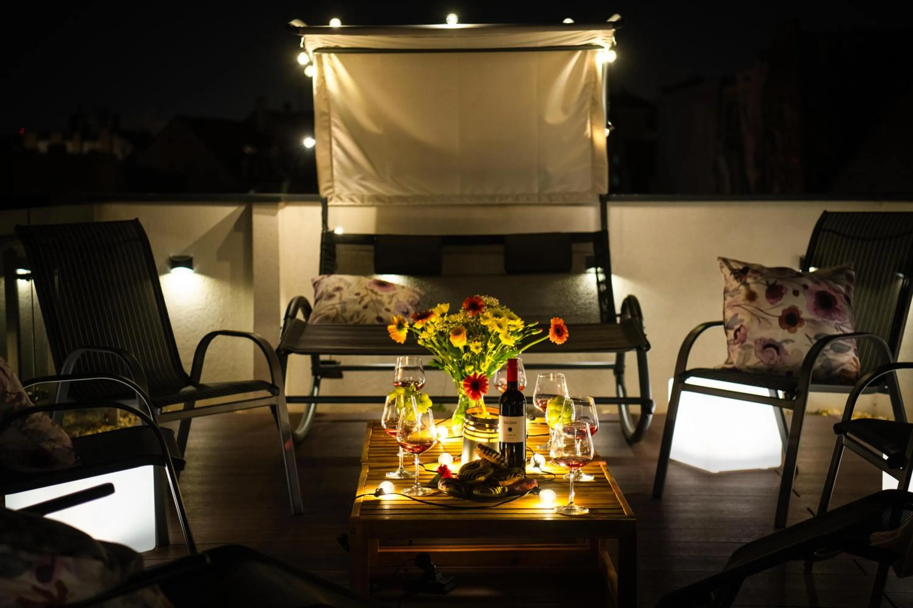 Night in Elisabeth Downtown Apartments by FirstHost