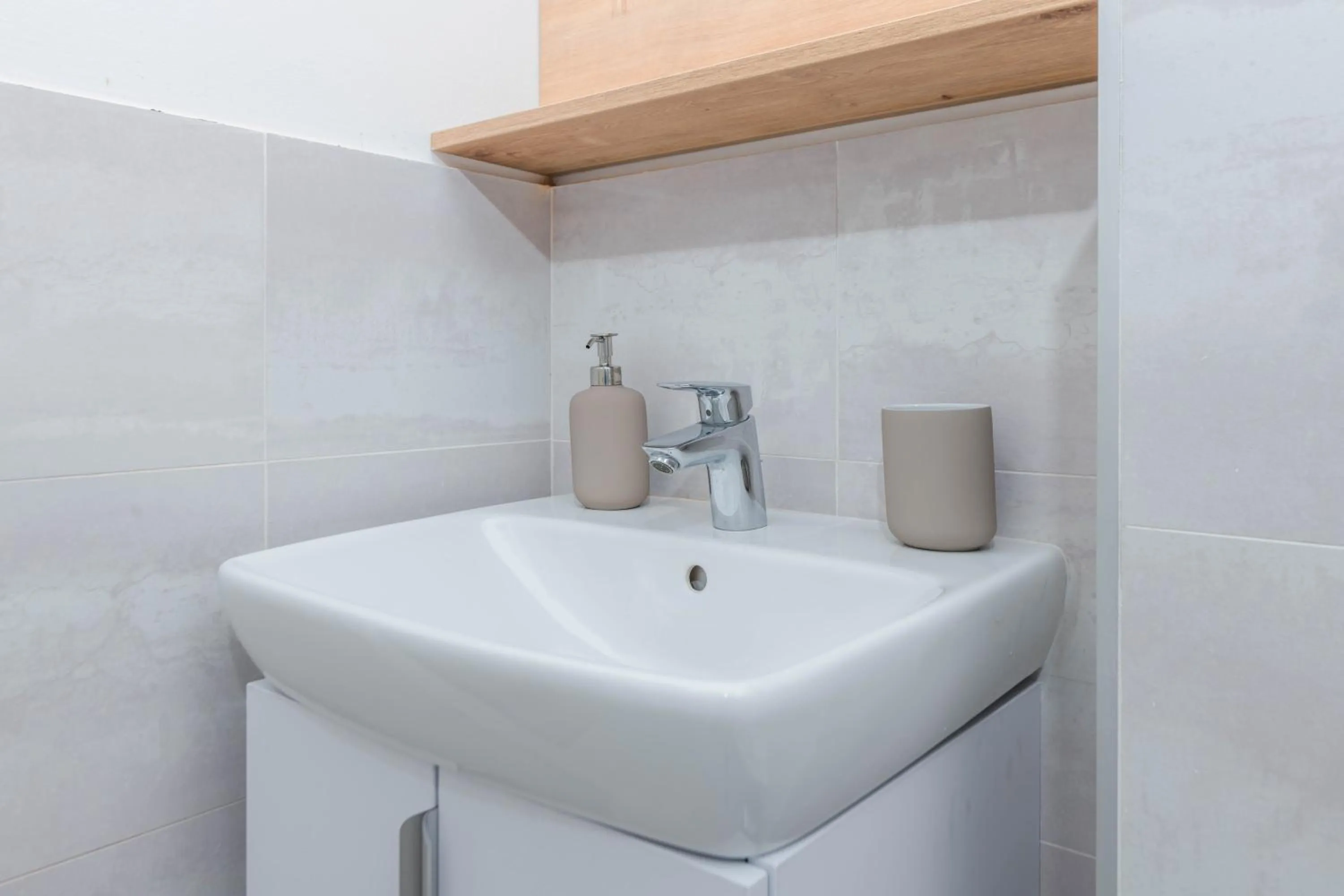 Bathroom in Elisabeth Downtown Apartments by FirstHost