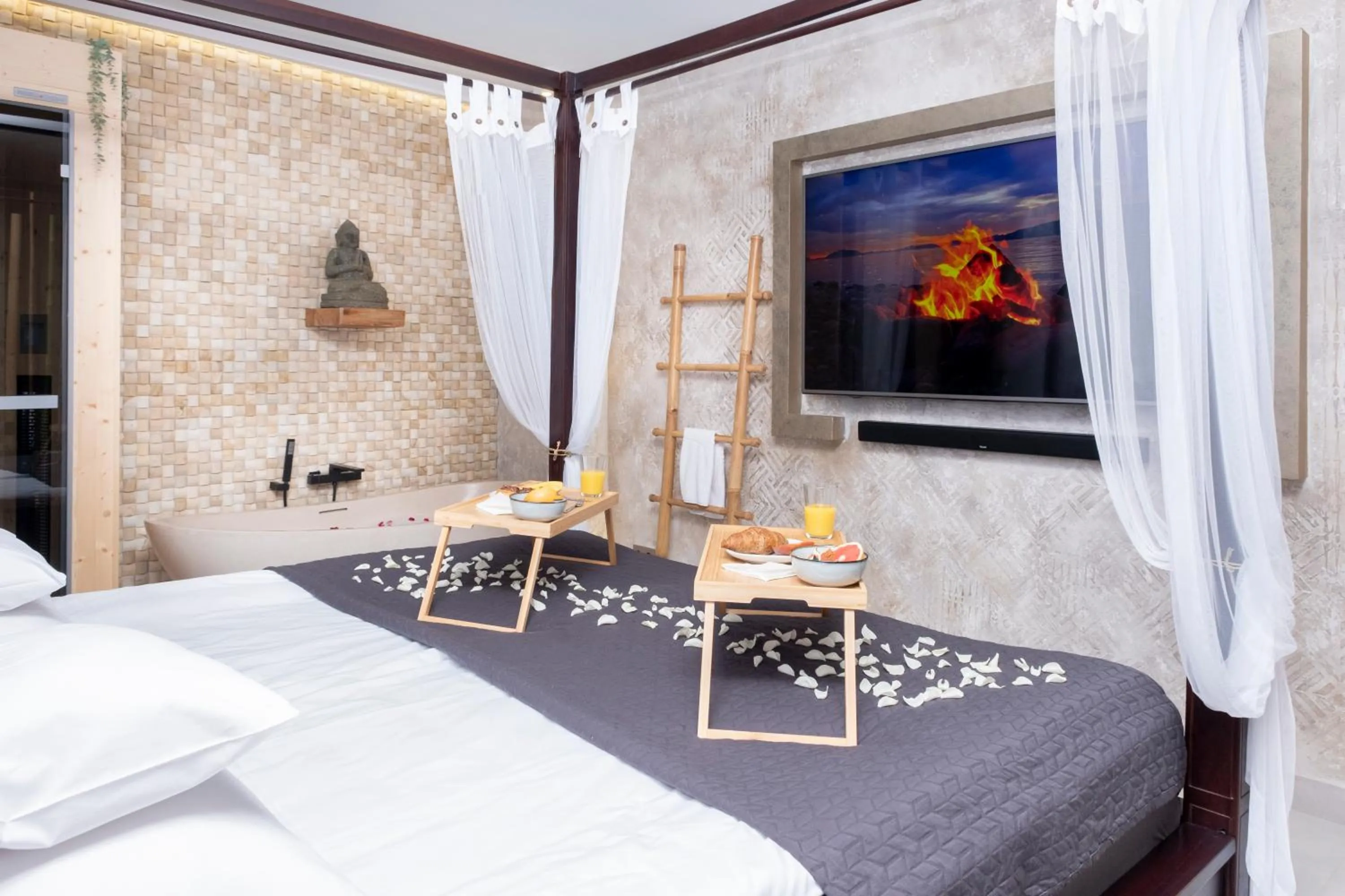 Communal lounge/ TV room, Bed in Elisabeth Downtown Apartments by FirstHost