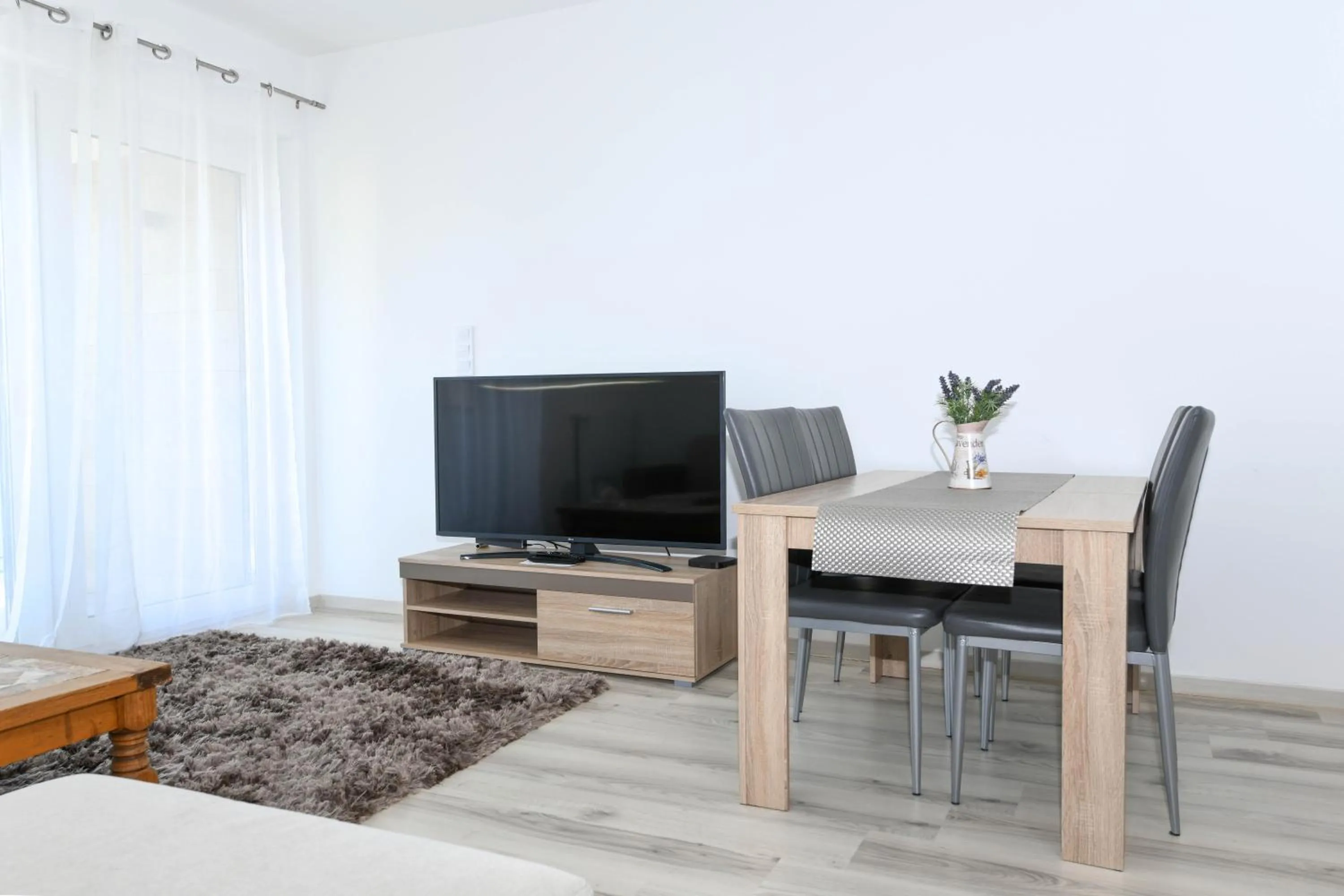 Communal lounge/ TV room in Elisabeth Downtown Apartments by FirstHost