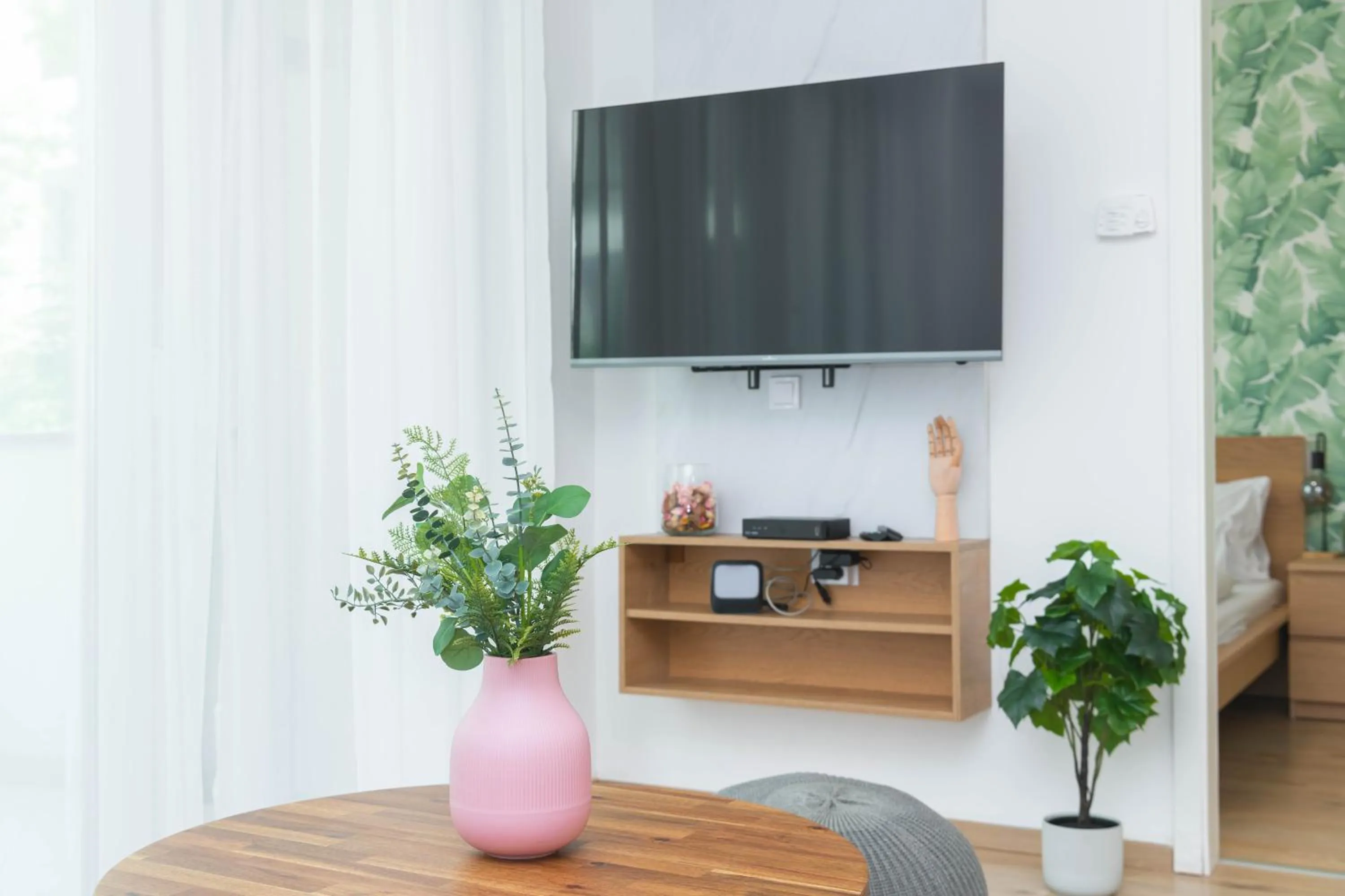 Communal lounge/ TV room in Elisabeth Downtown Apartments by FirstHost