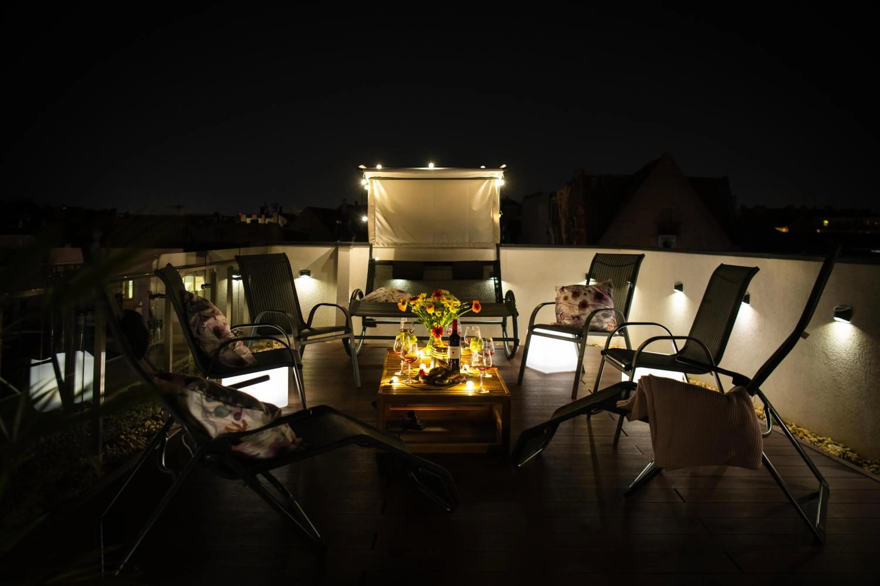 Night in Elisabeth Downtown Apartments by FirstHost