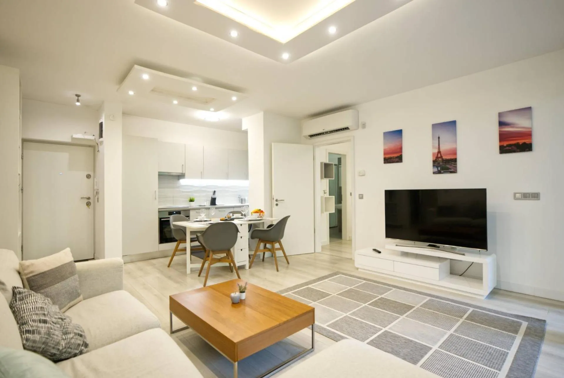 Communal lounge/ TV room in Elisabeth Downtown Apartments by FirstHost