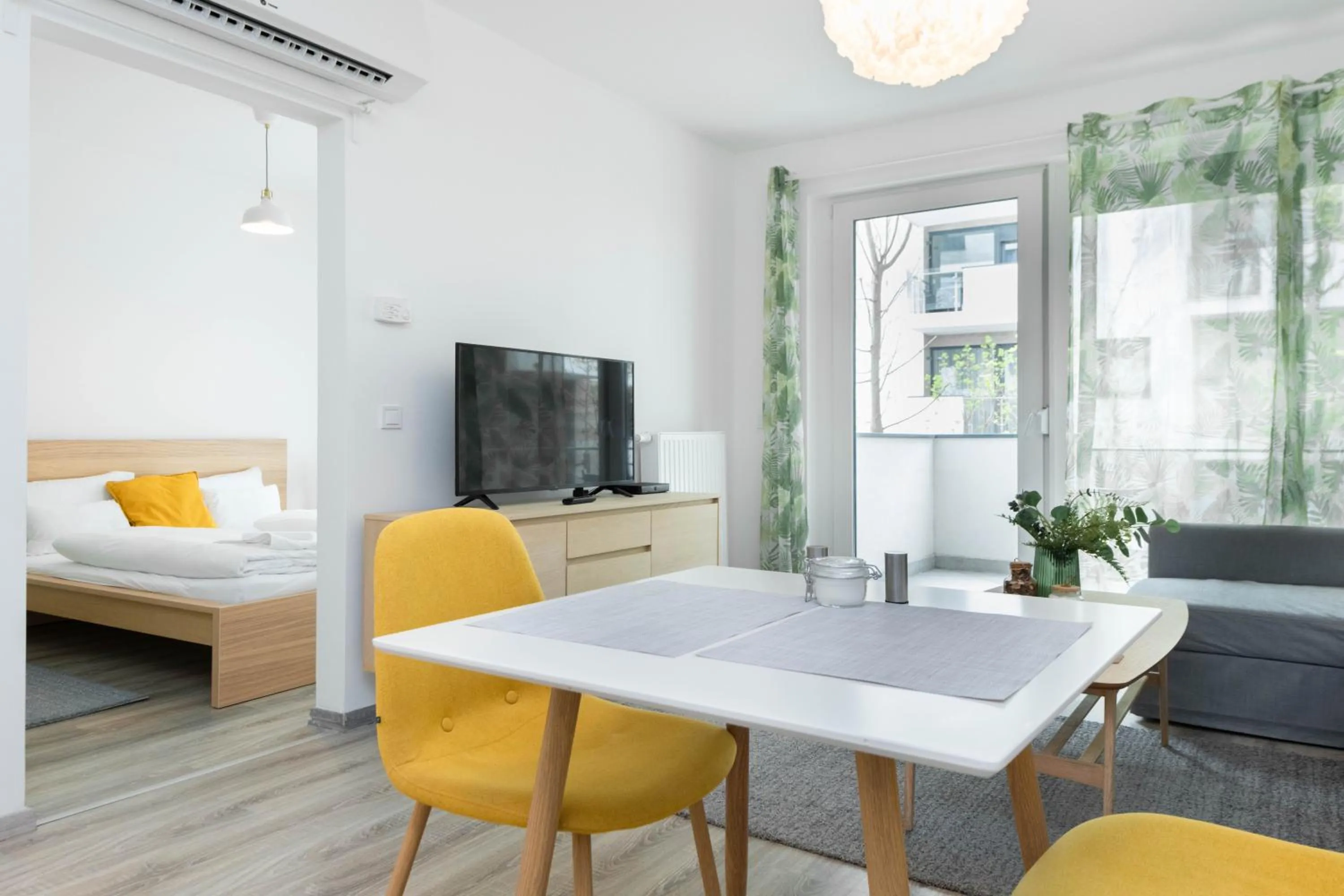 Communal lounge/ TV room, Bed in Elisabeth Downtown Apartments by FirstHost