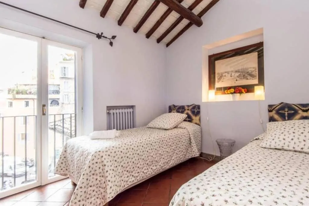 Bed in Campo de Fiori Luxury House