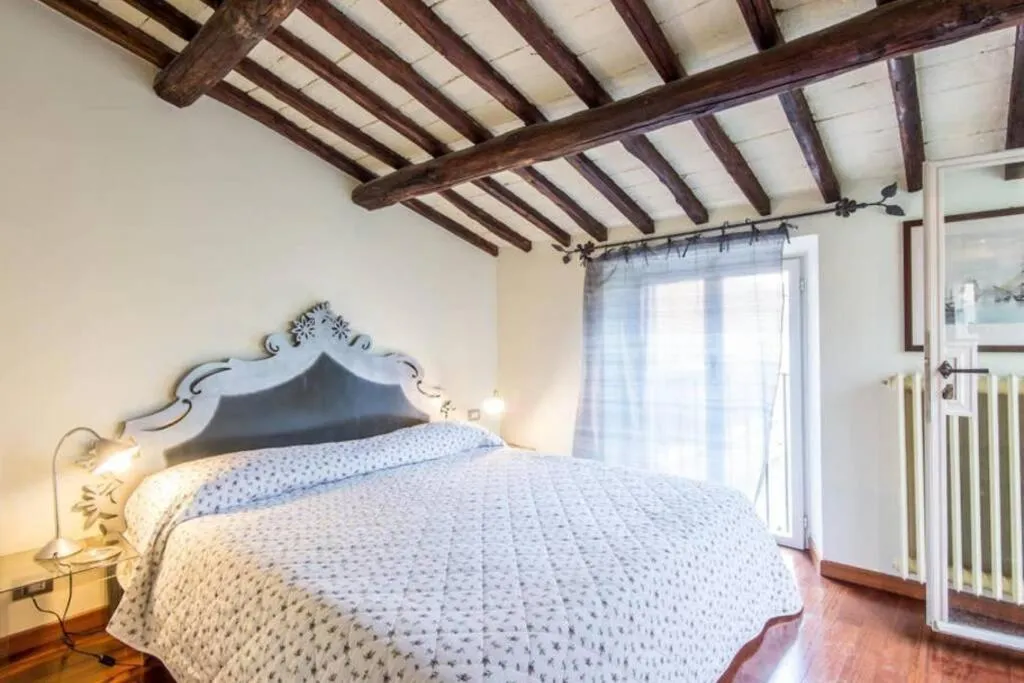 Bed in Campo de Fiori Luxury House