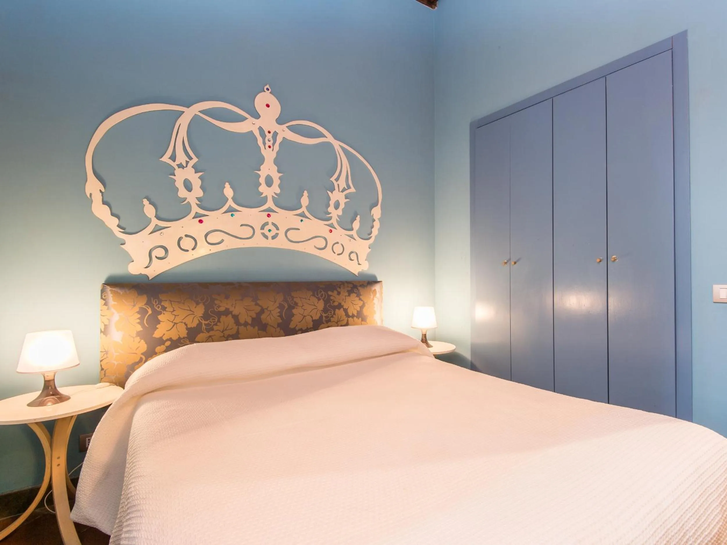 Bed in Campo de Fiori Luxury House