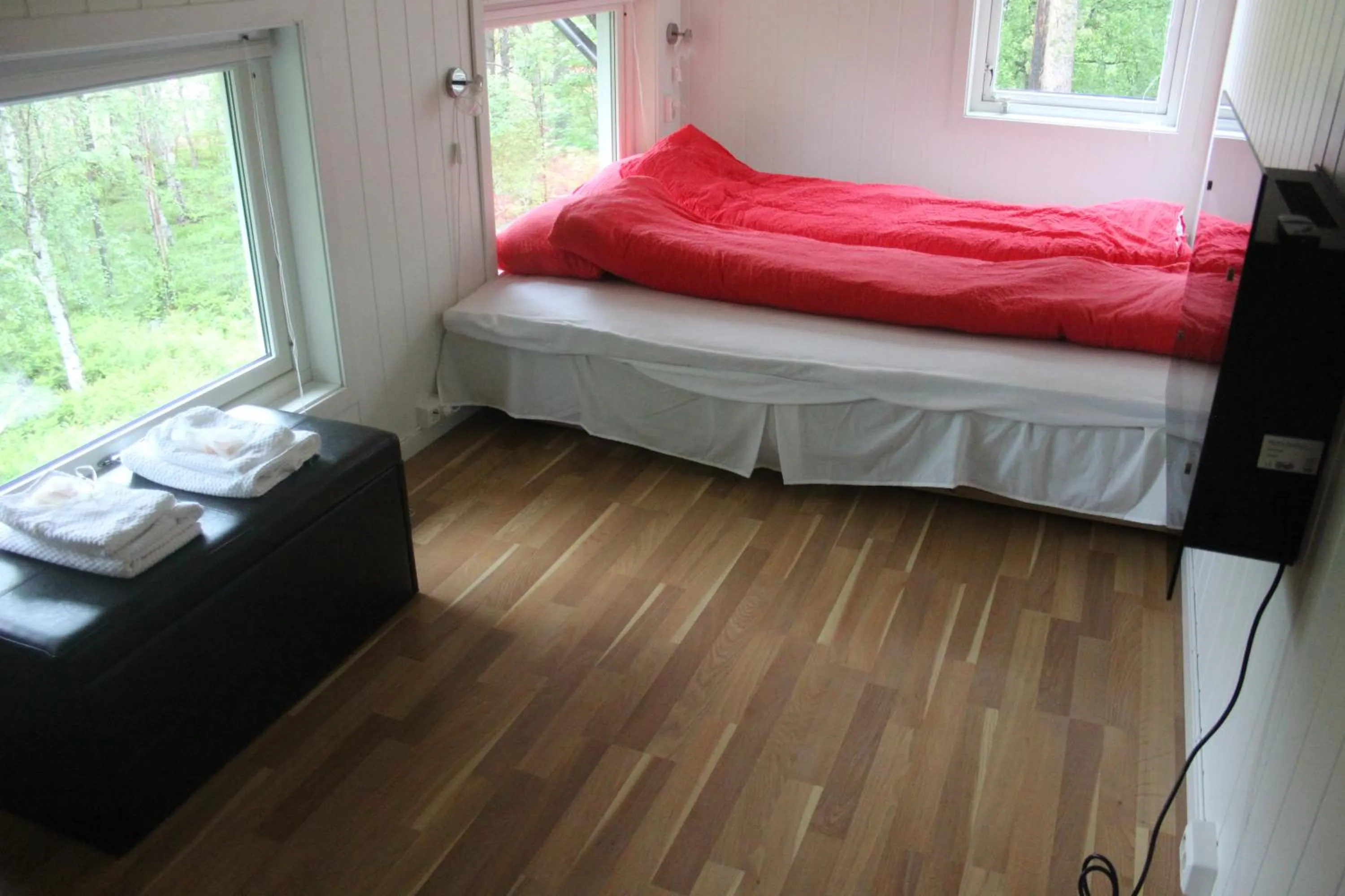 Bed in BIRK bed & birds