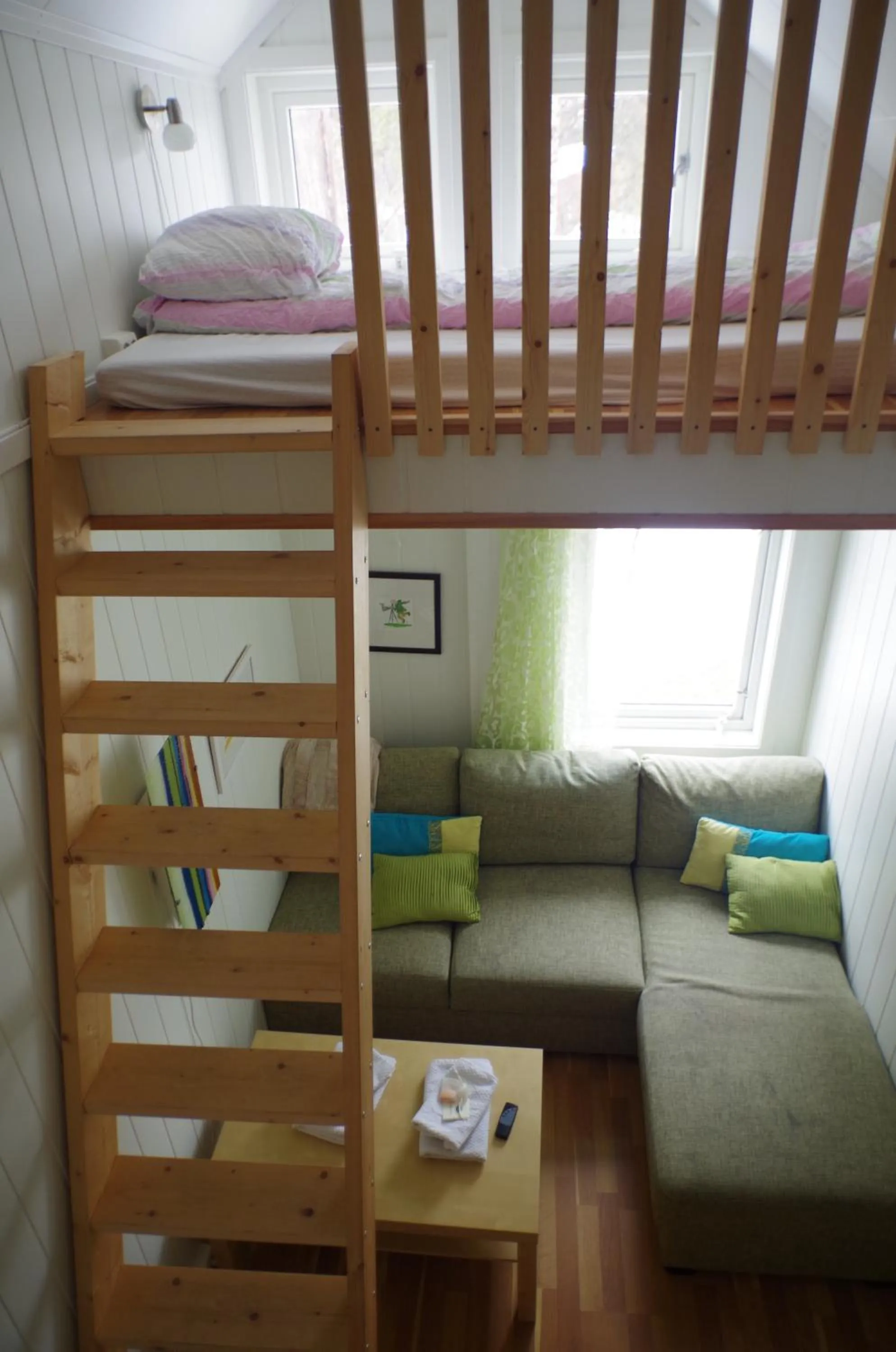 Bed in BIRK bed & birds