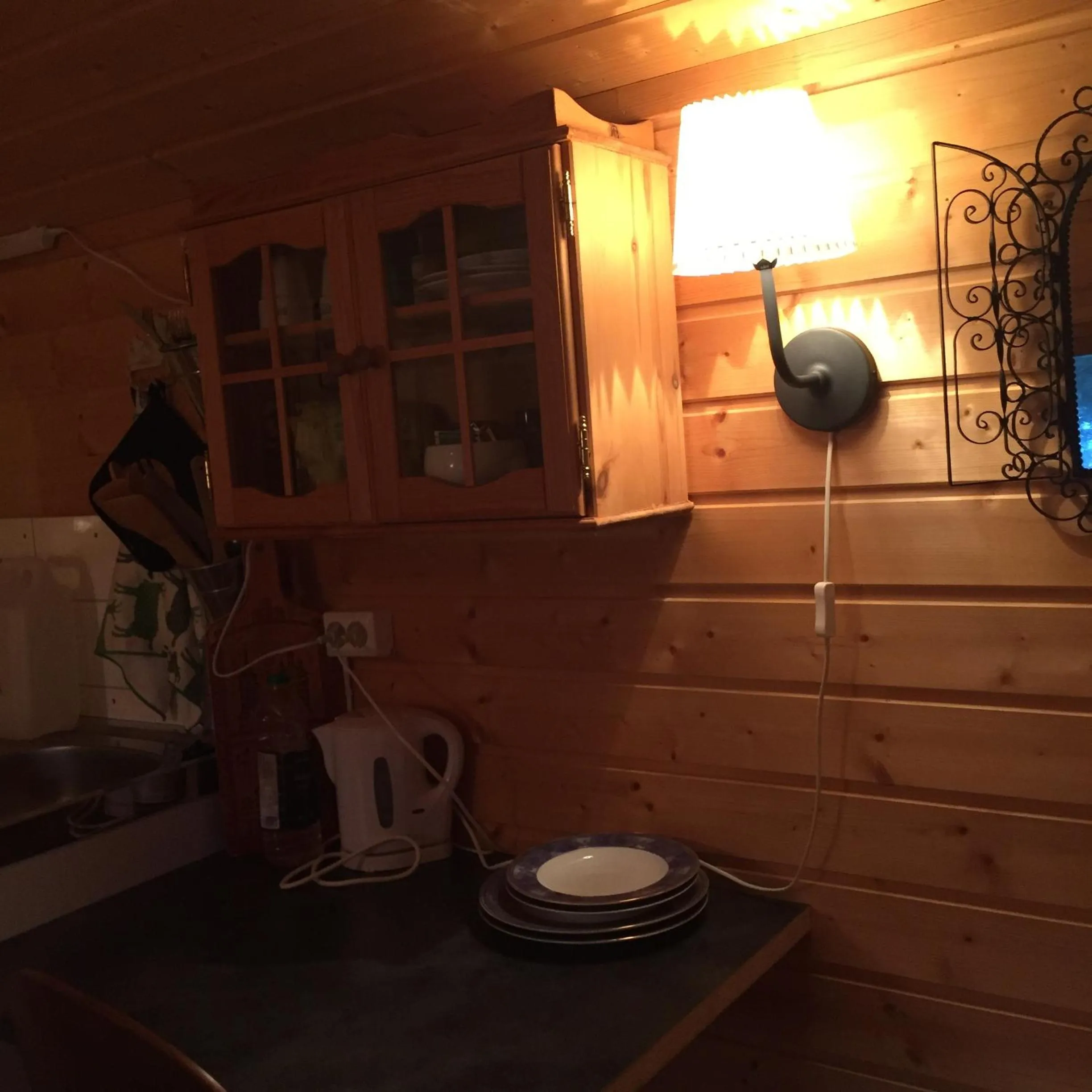Dining area in BIRK bed & birds