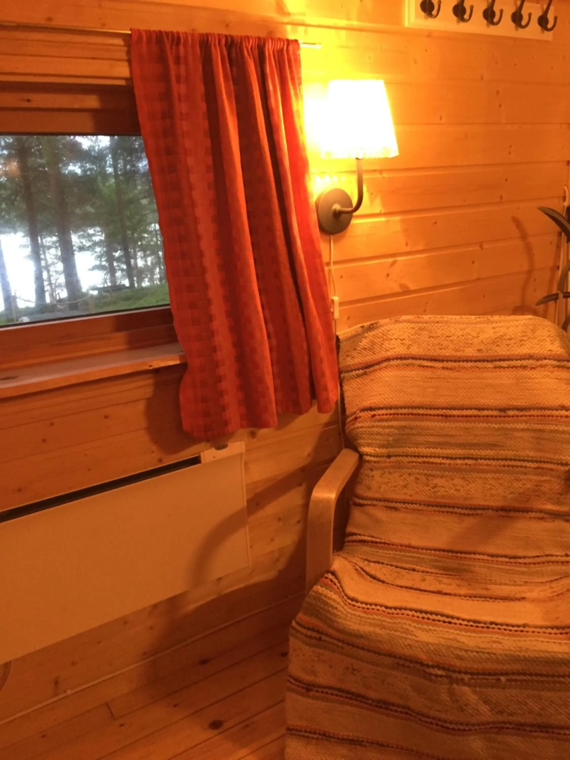 Seating area in BIRK bed & birds