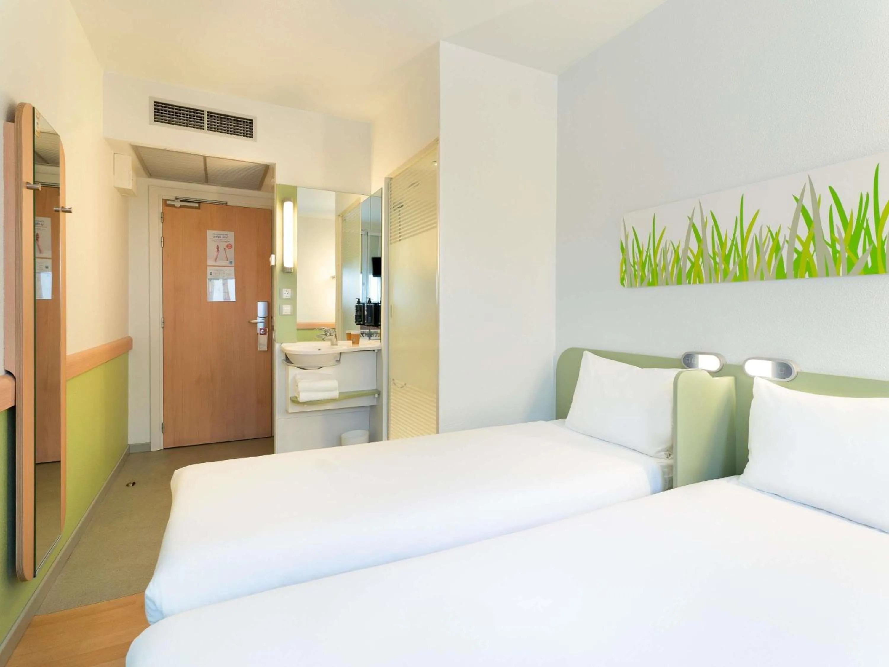 Property building, Bed in Ibis Budget Madrid Centro Las Ventas