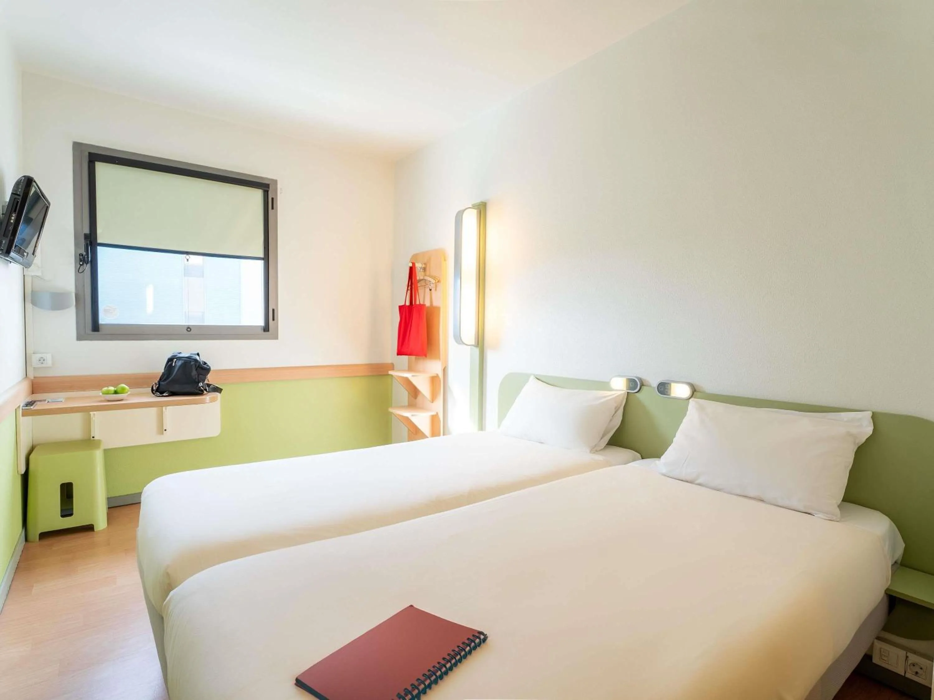 Bedroom, Bed in Ibis Budget Madrid Vallecas