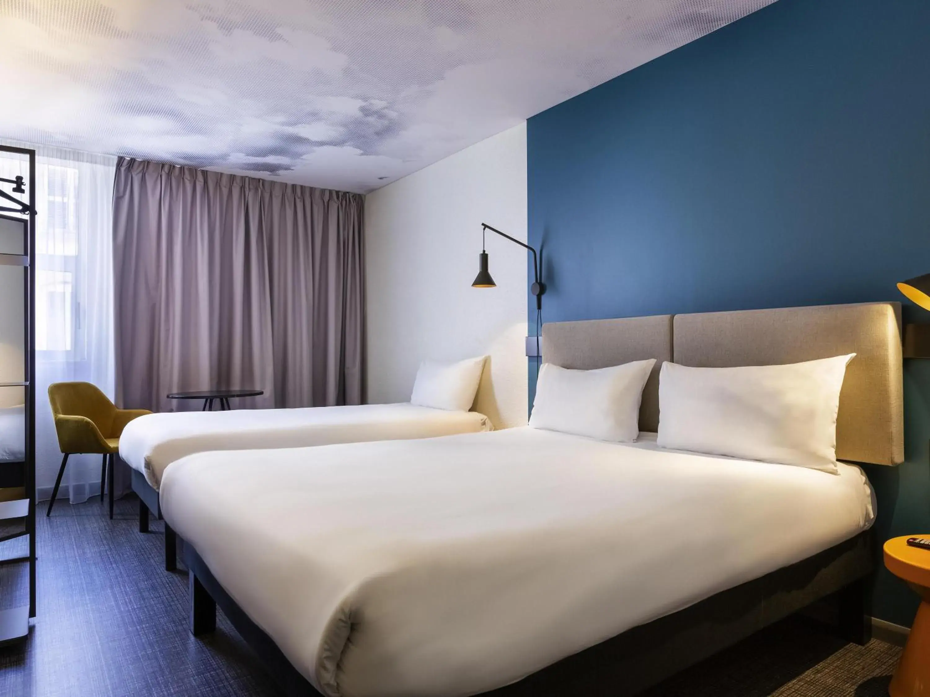 Standard Room With Three Single Beds in Ibis Marseille Centre Prefecture Standard Room With Three Single Beds in Ibis Marseille Centre Prefecture