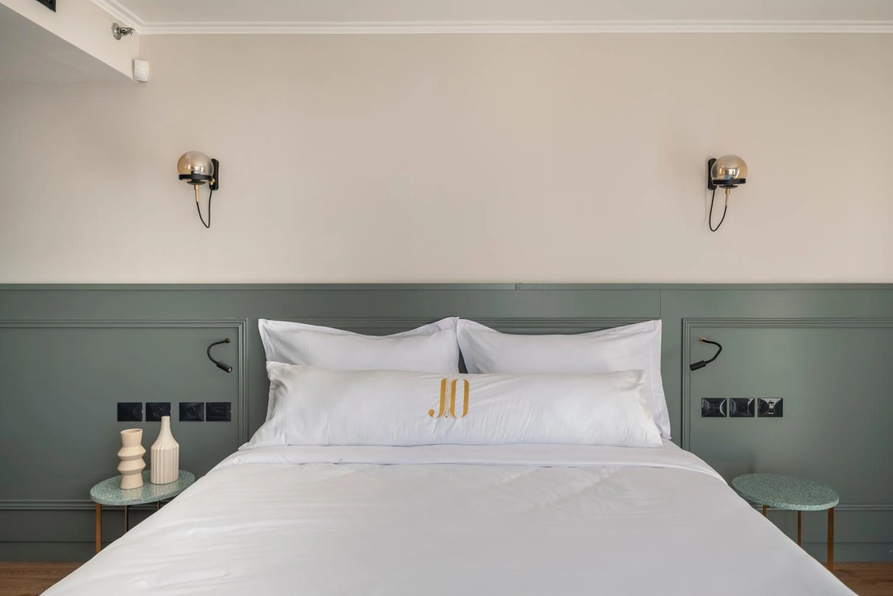 Bed in Jo Shtibel Tel-Aviv