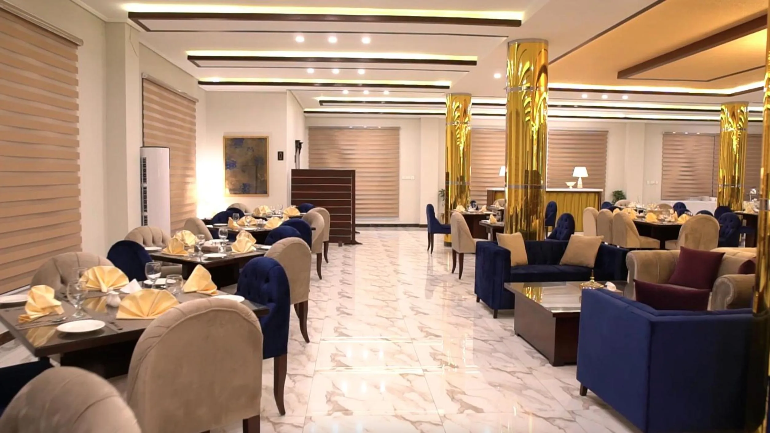 Restaurant/places to eat in Swat Palace Hotel By Northin