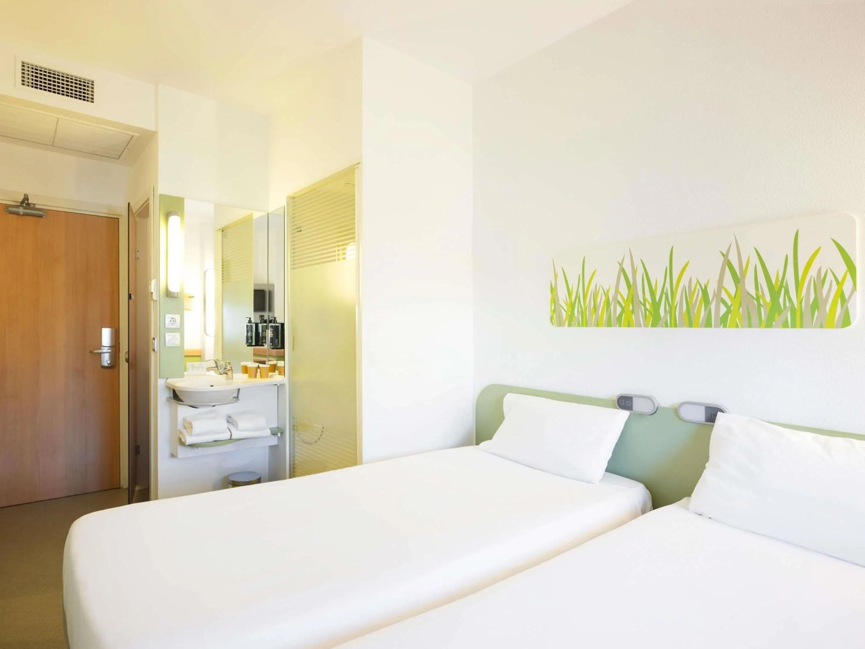 Bedroom, Bed in Ibis Budget Sevilla Aeropuerto