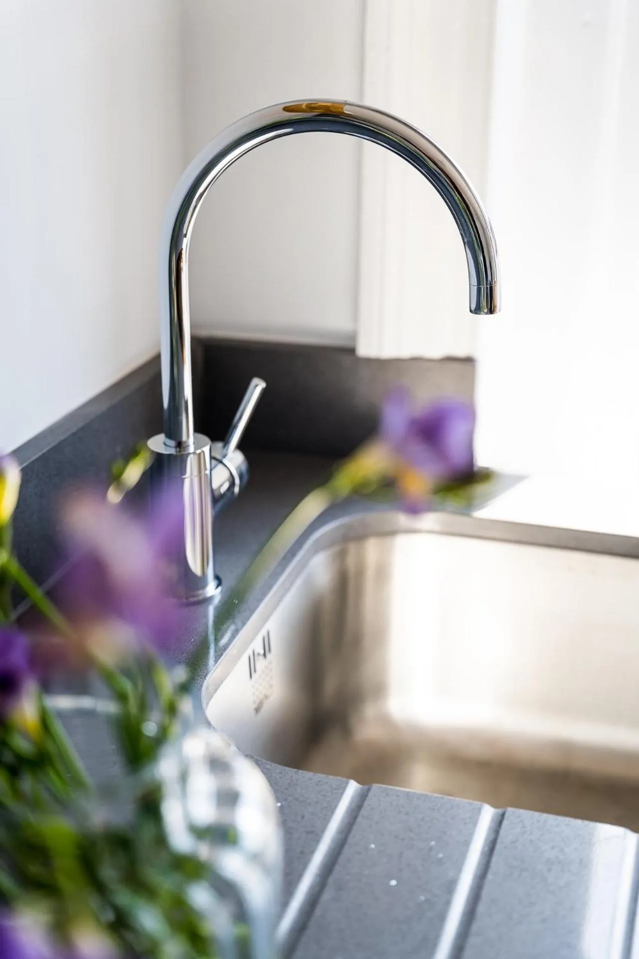 Kitchen or kitchenette in South Street Apartments