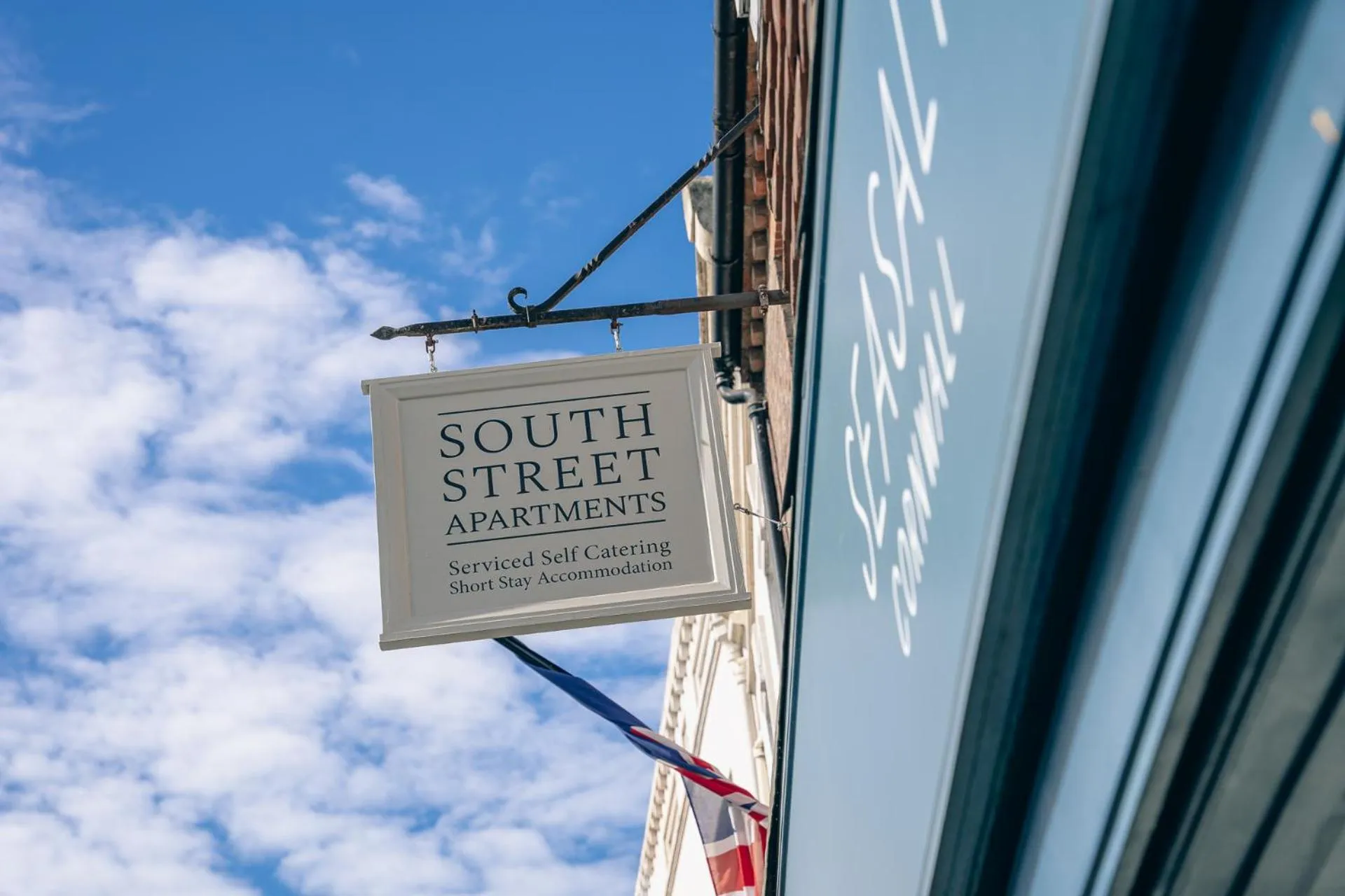 Quiet street view in South Street Apartments