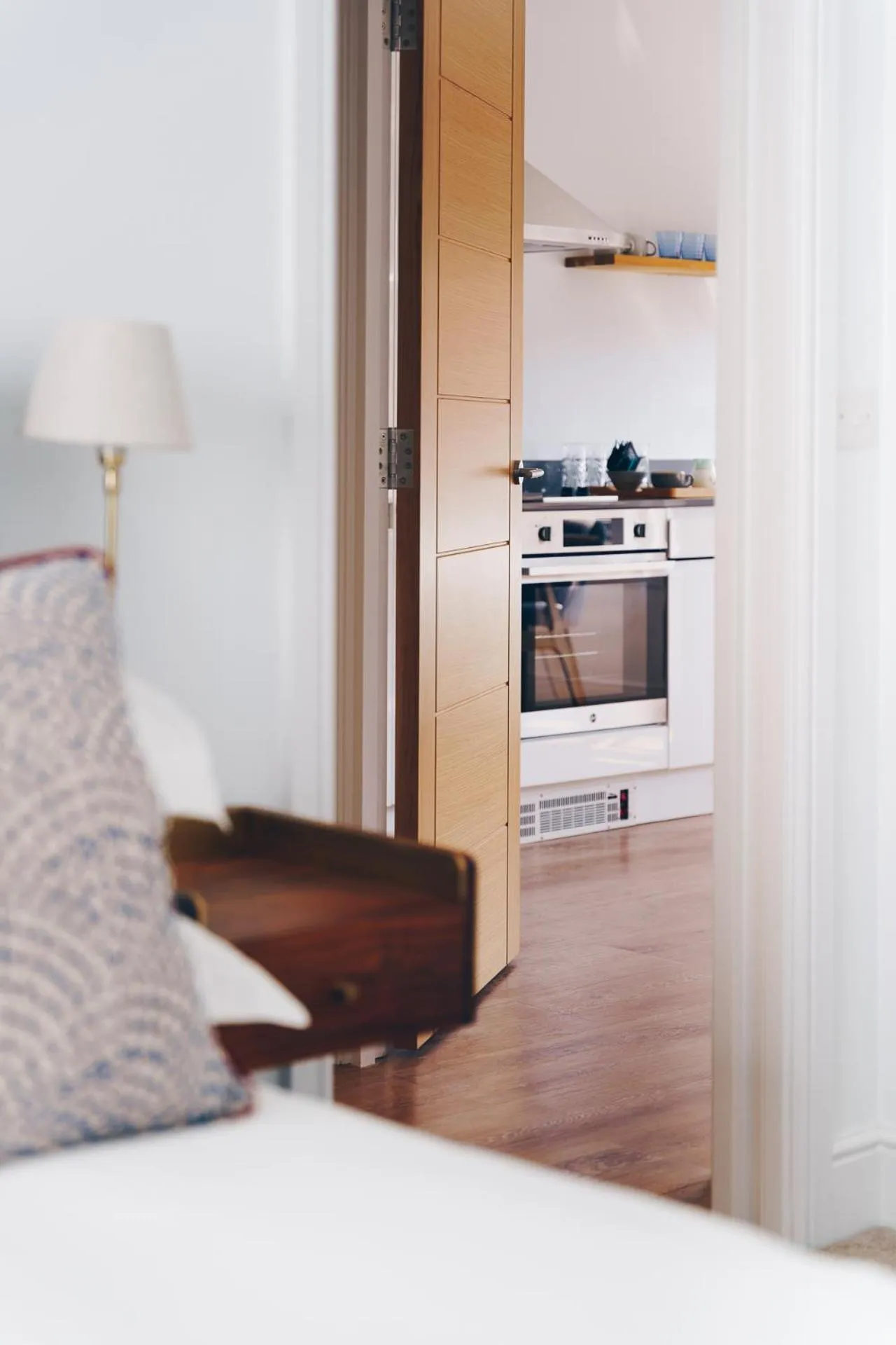 Kitchen or kitchenette, Bed in South Street Apartments
