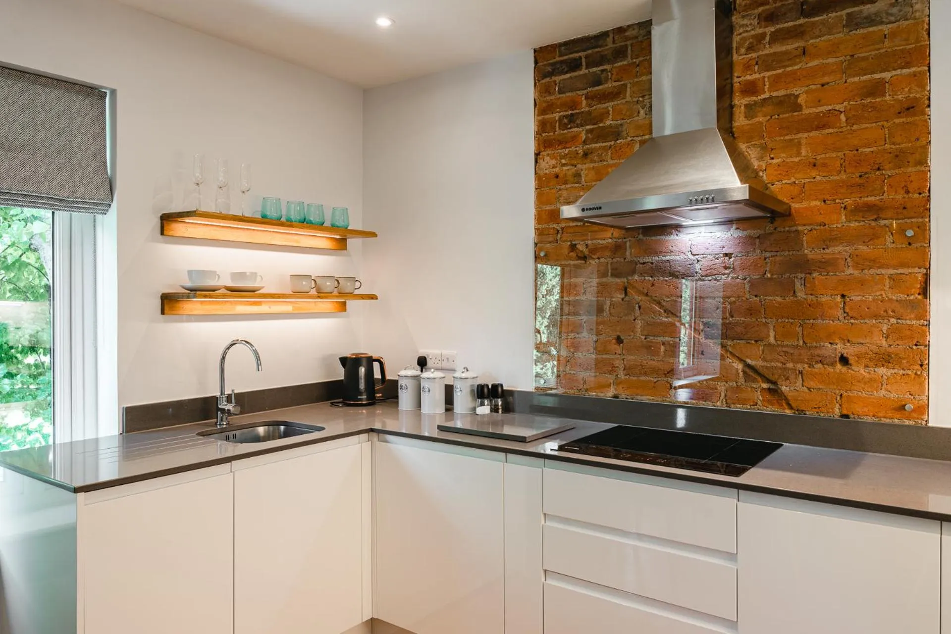 Kitchen or kitchenette in South Street Apartments