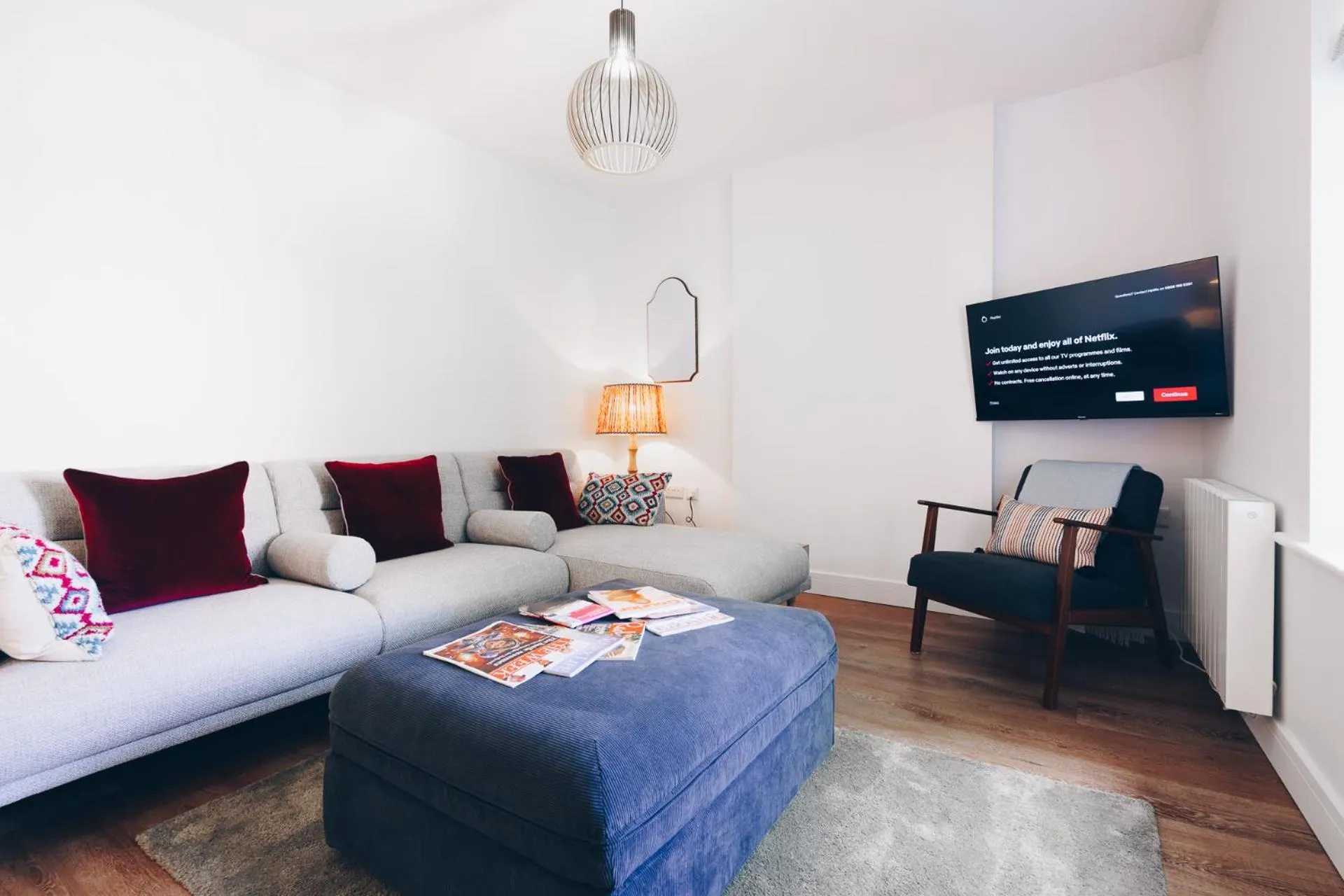 TV and multimedia, Bed in South Street Apartments