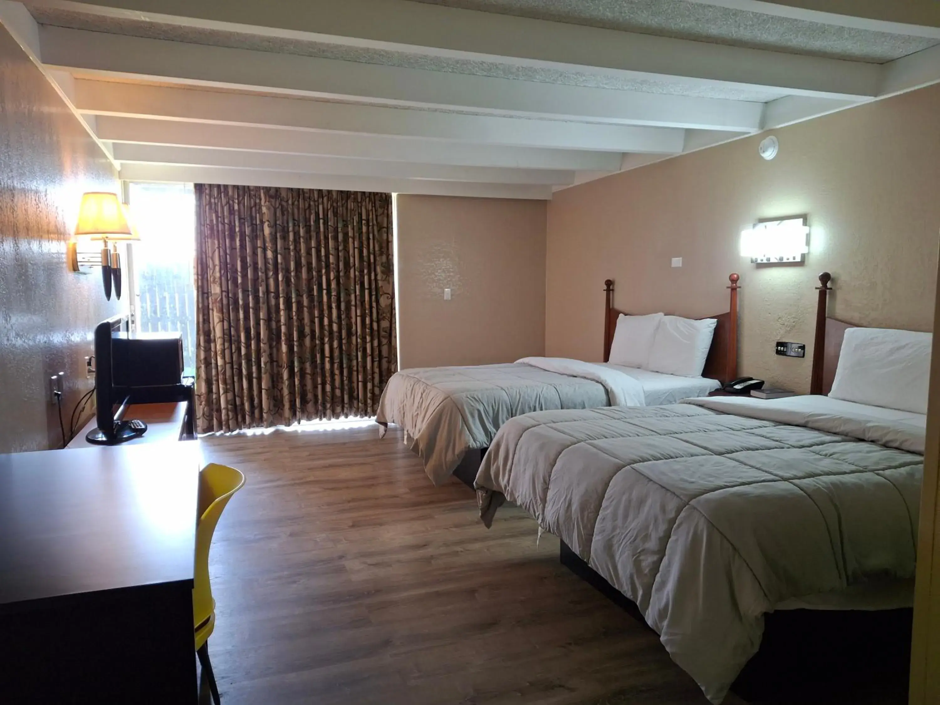 Queen Room with Two Queen Beds - Disability Access - Non-Smoking in Hotel Weston Queen Room with Two Queen Beds - Disability Access - Non-Smoking in Hotel Weston