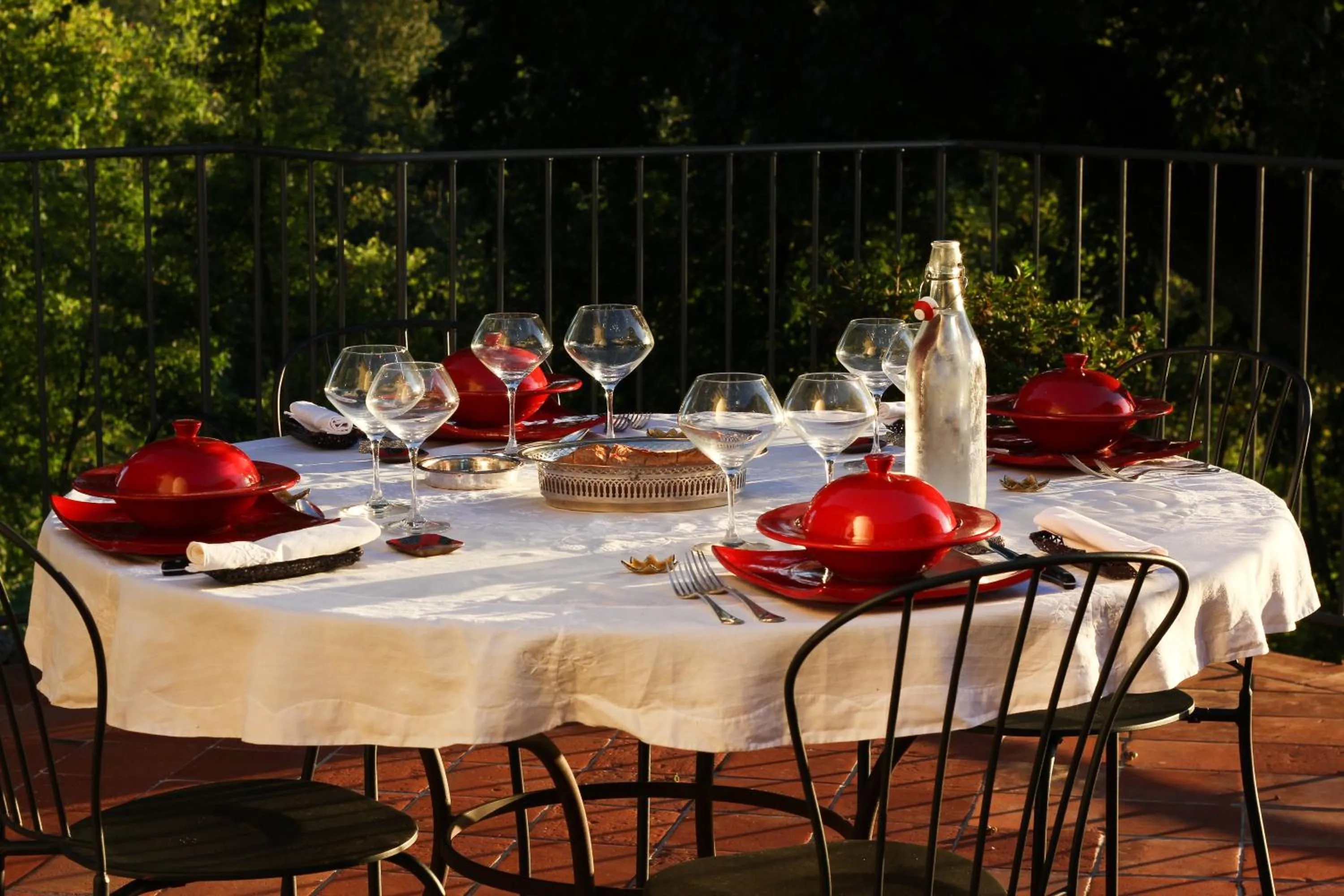 Restaurant/places to eat in Chambres d'hôtes Domaine de Nazère