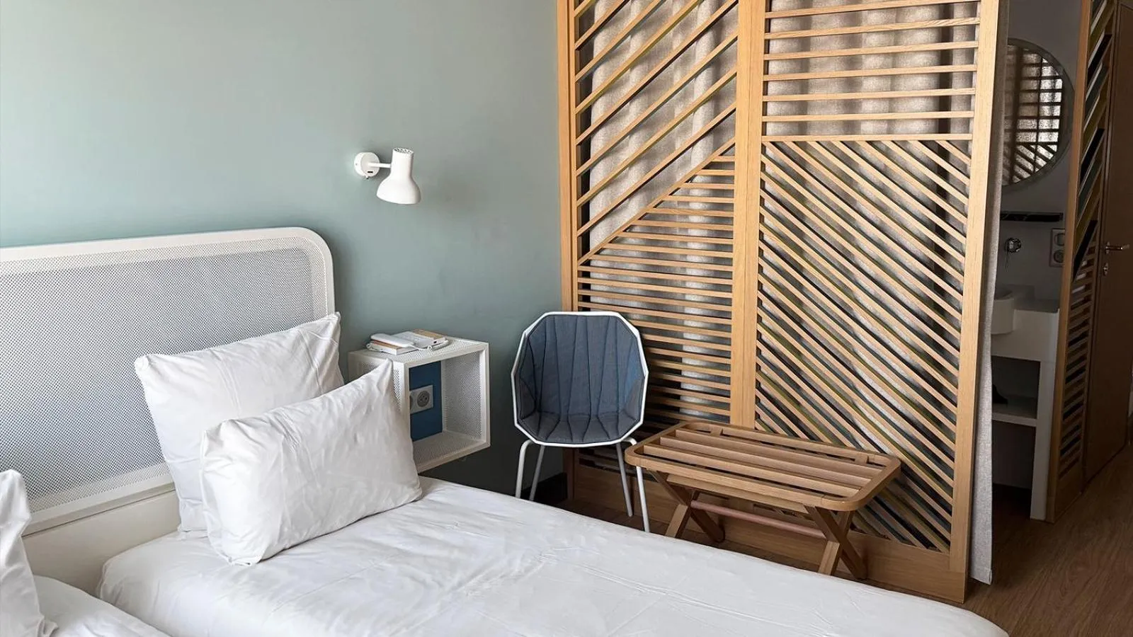 Bed in OKKO Hotels Nice Aéroport