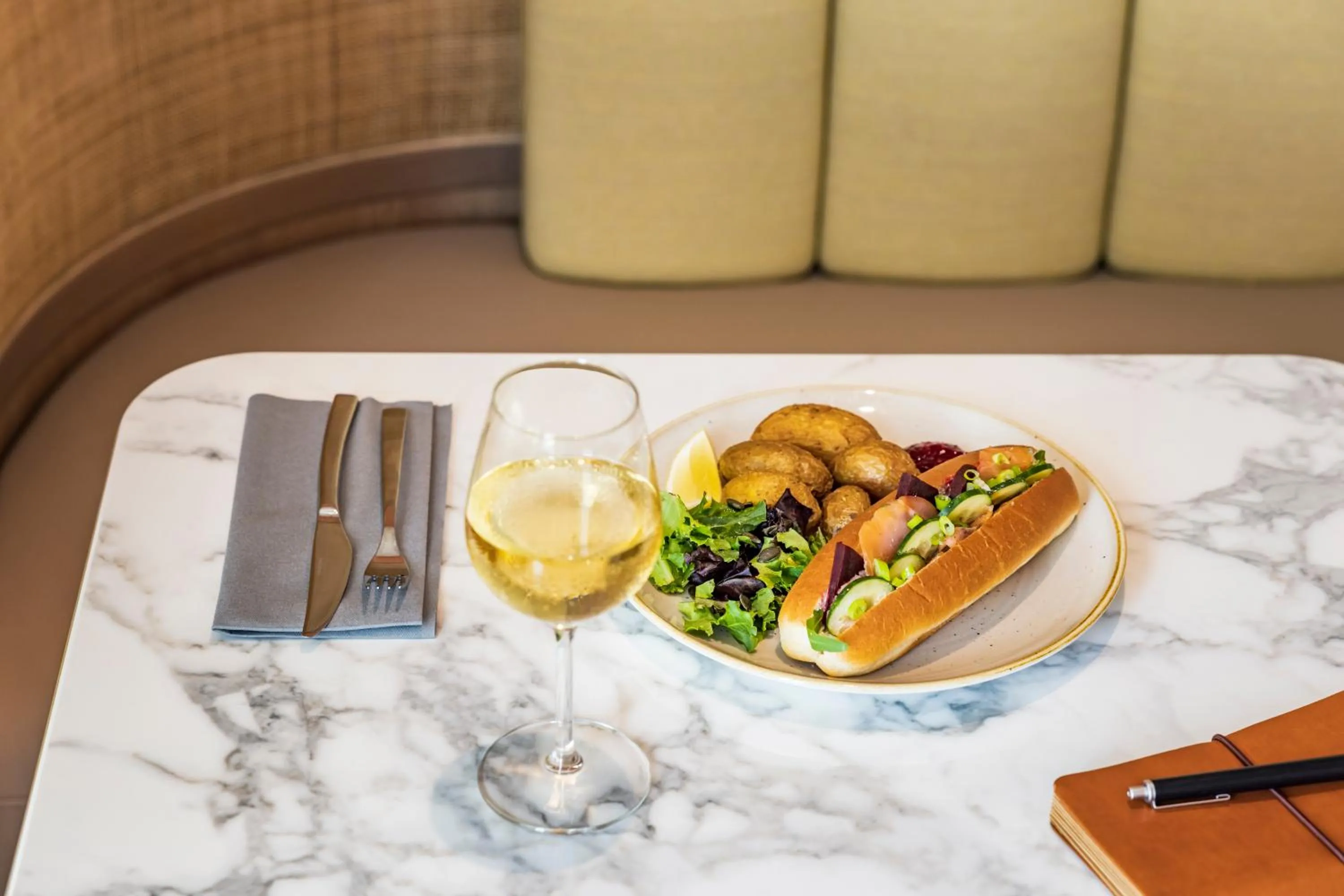 Lounge or bar in OKKO Hotels Nice Aéroport