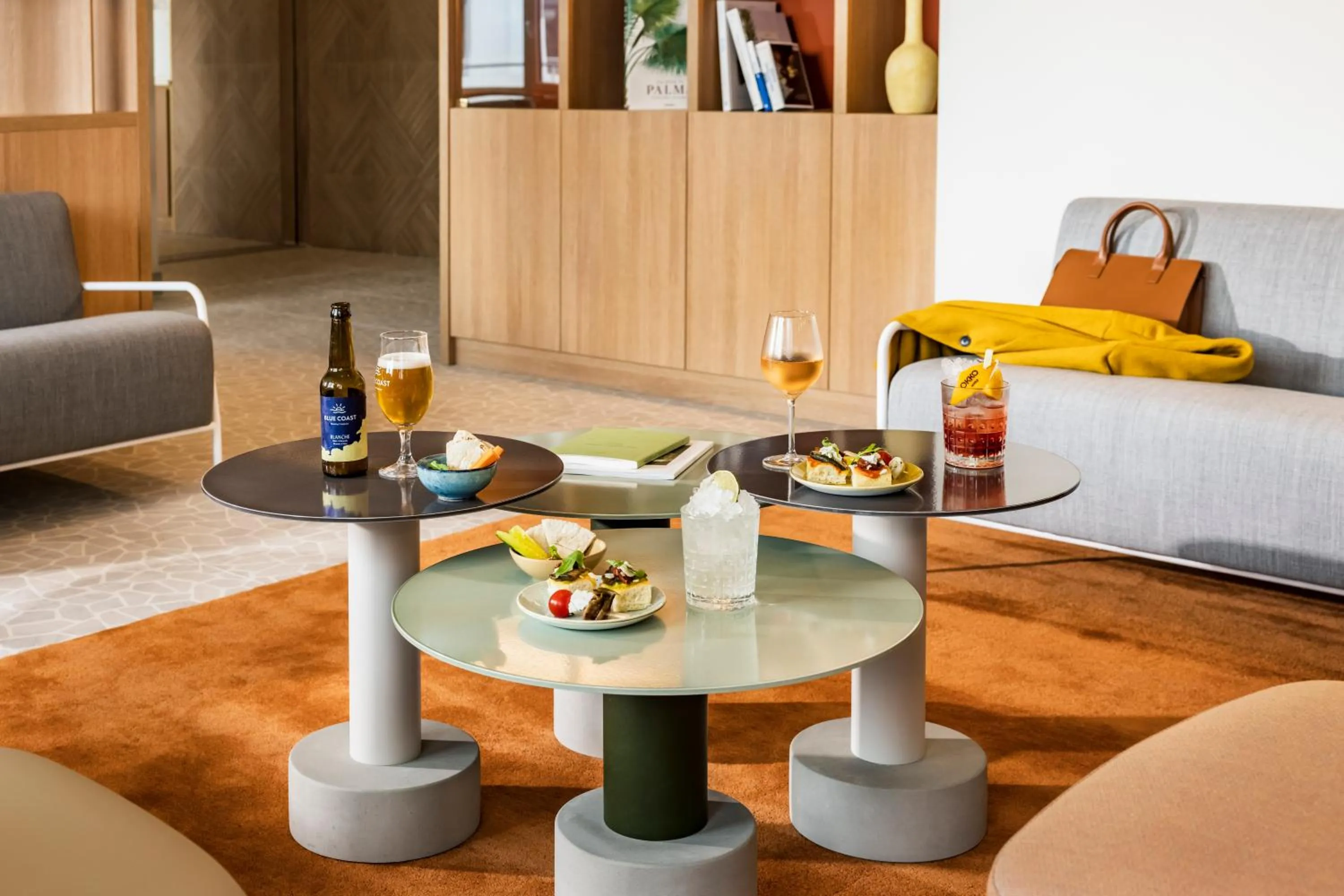 Lounge or bar in OKKO Hotels Nice Aéroport