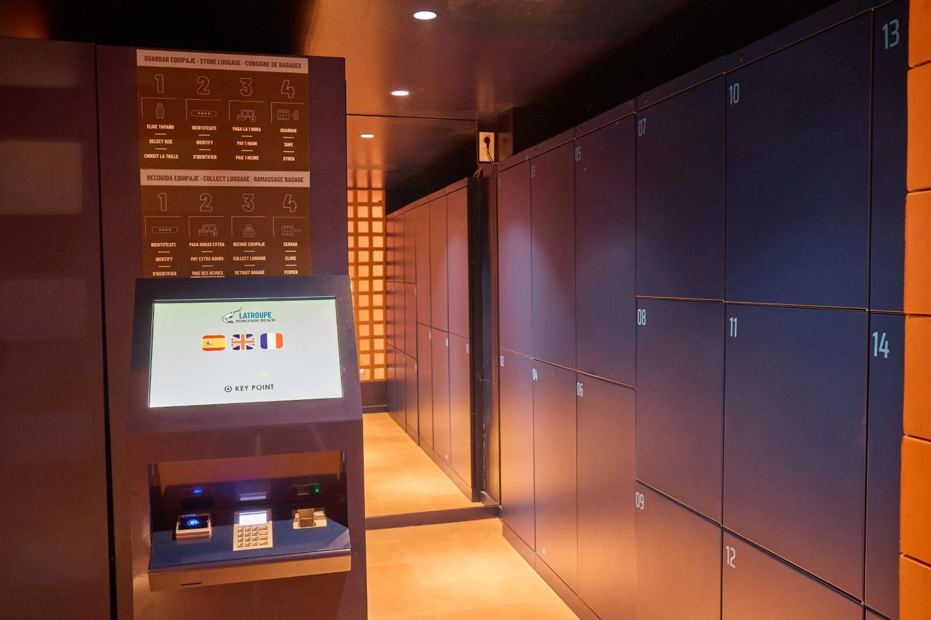 locker in Latroupe Poblenou Beach