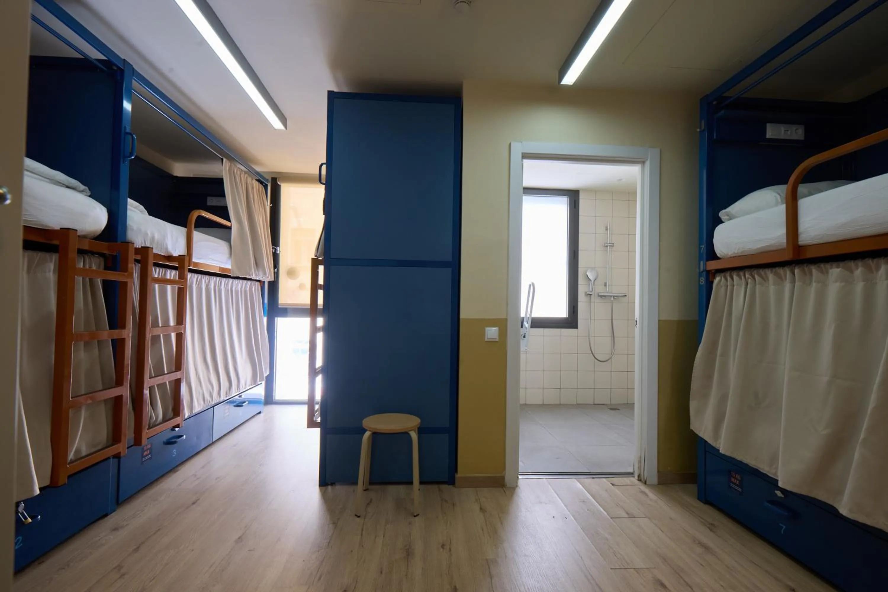 Bathroom, Bed in Latroupe Poblenou Beach