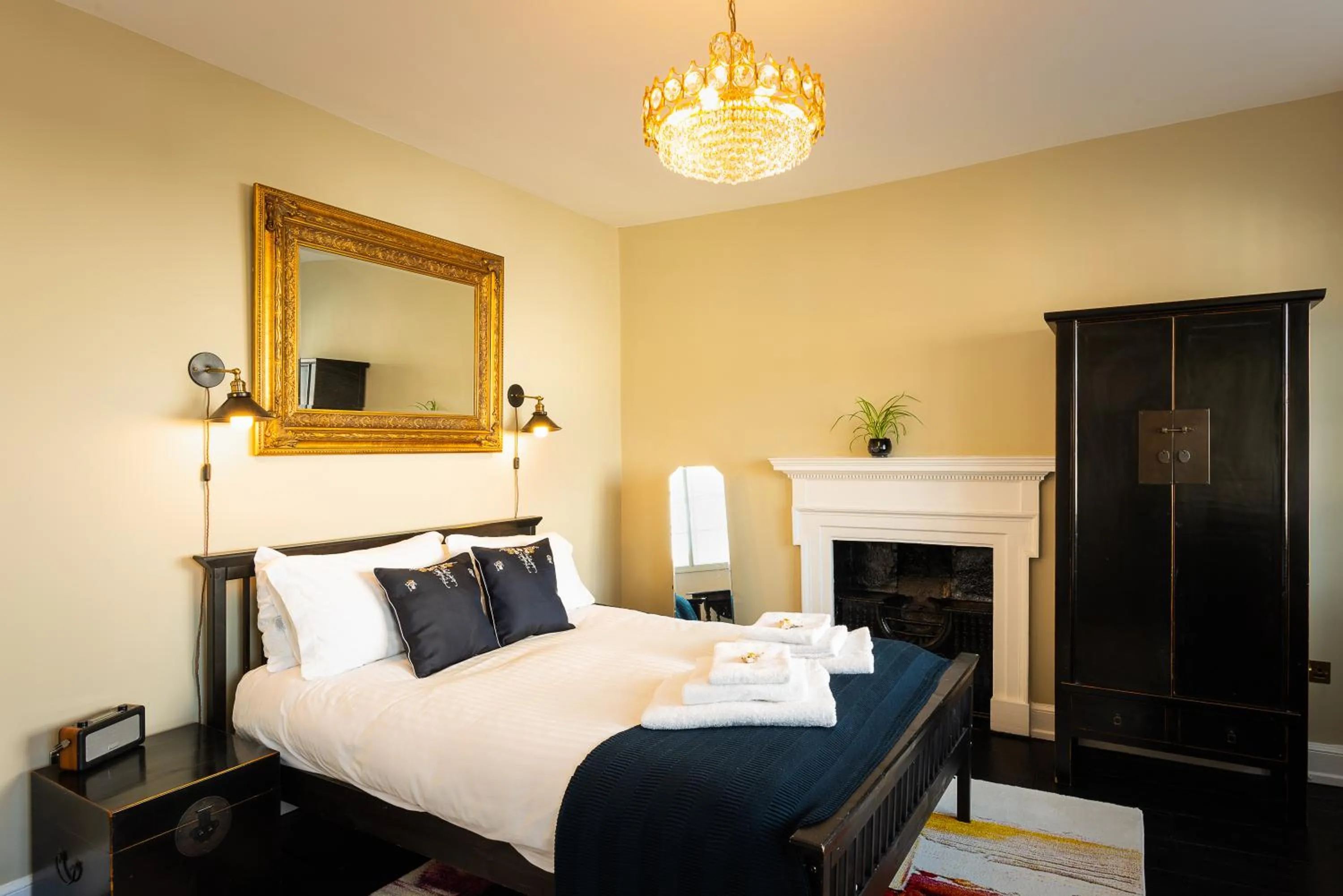 Bedroom, Bed in Lyme 1 Hotel