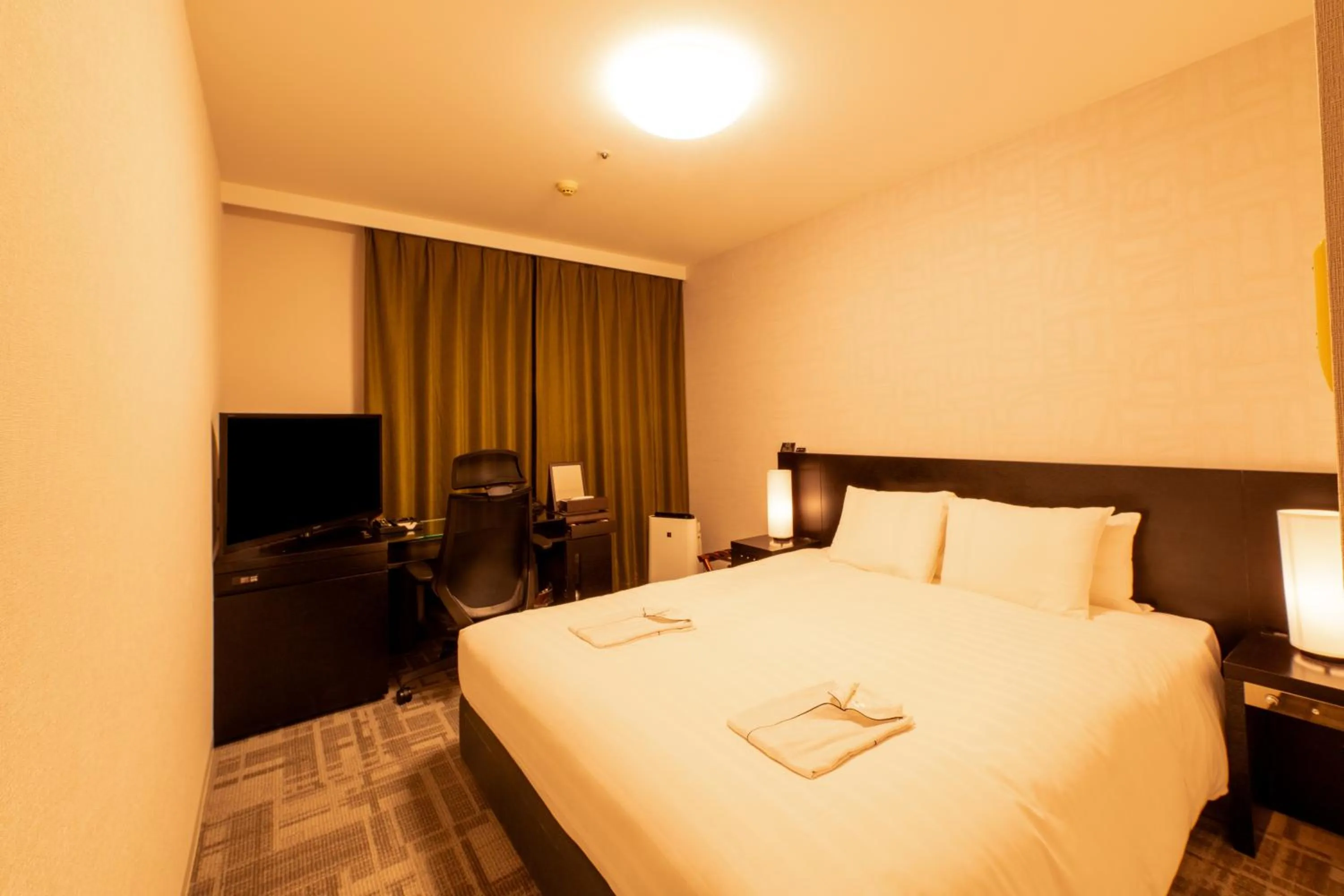 Photo of the whole room, Bed in Richmond Hotel Kagoshima Tenmonkan