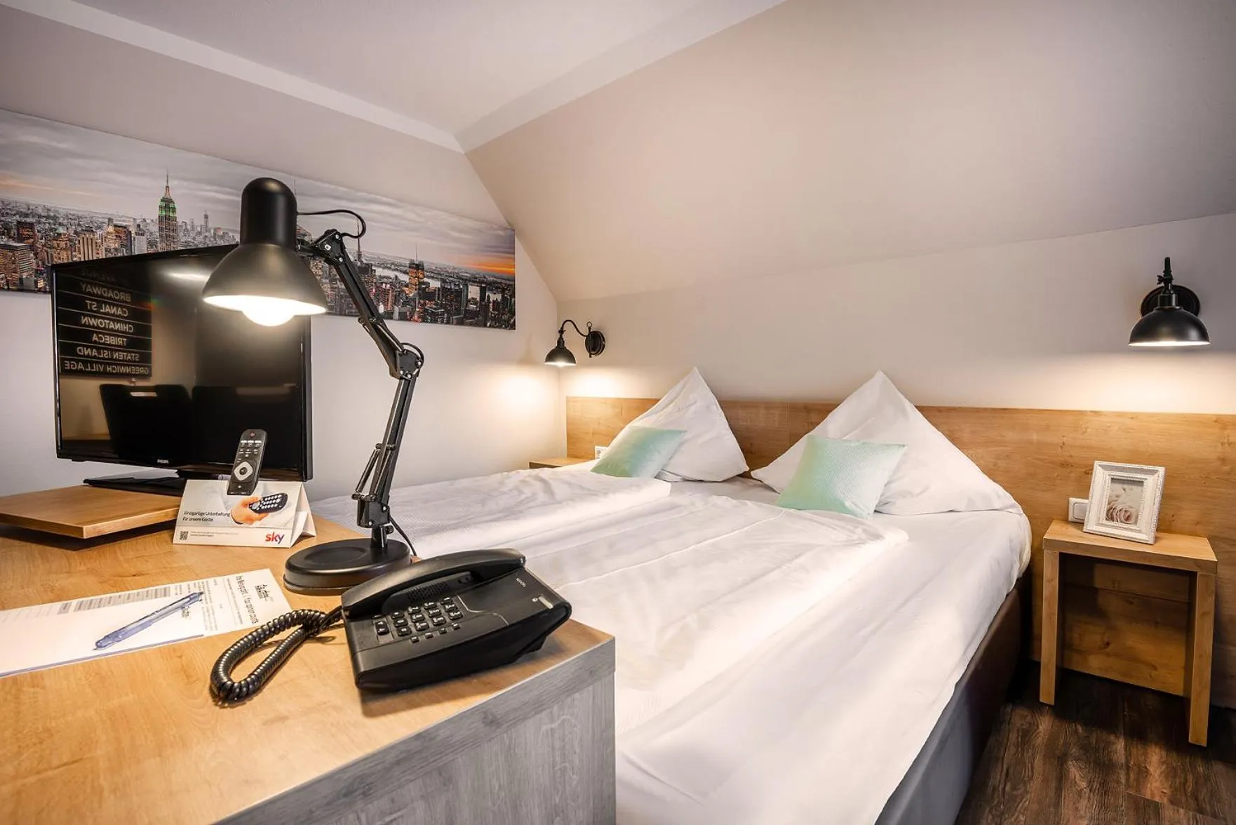 Bedroom, Bed in City Hotel