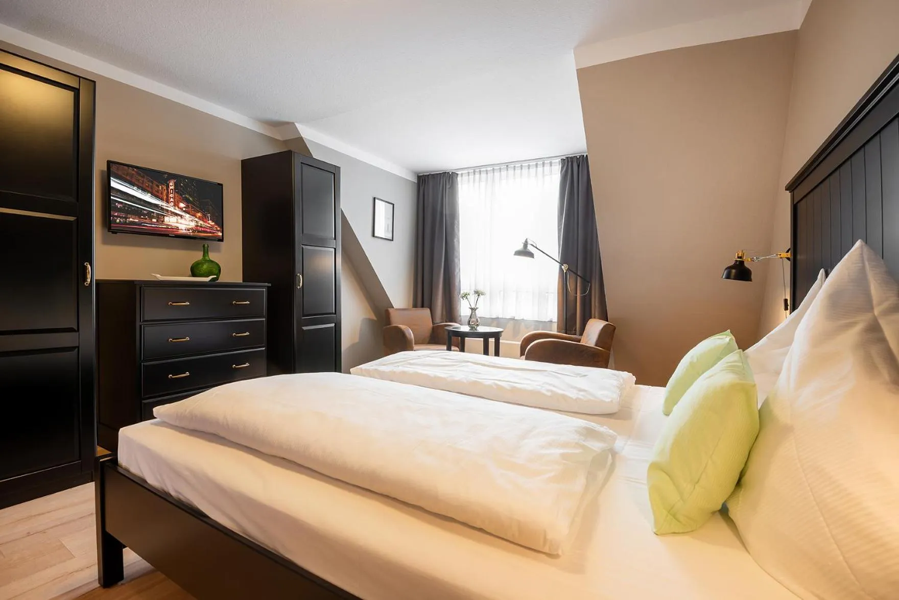 Photo of the whole room, Bed in City Hotel