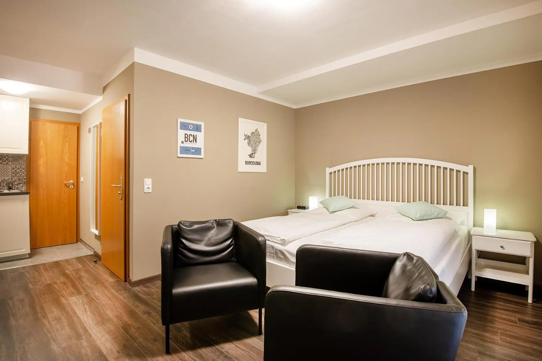 Photo of the whole room, Bed in City Hotel