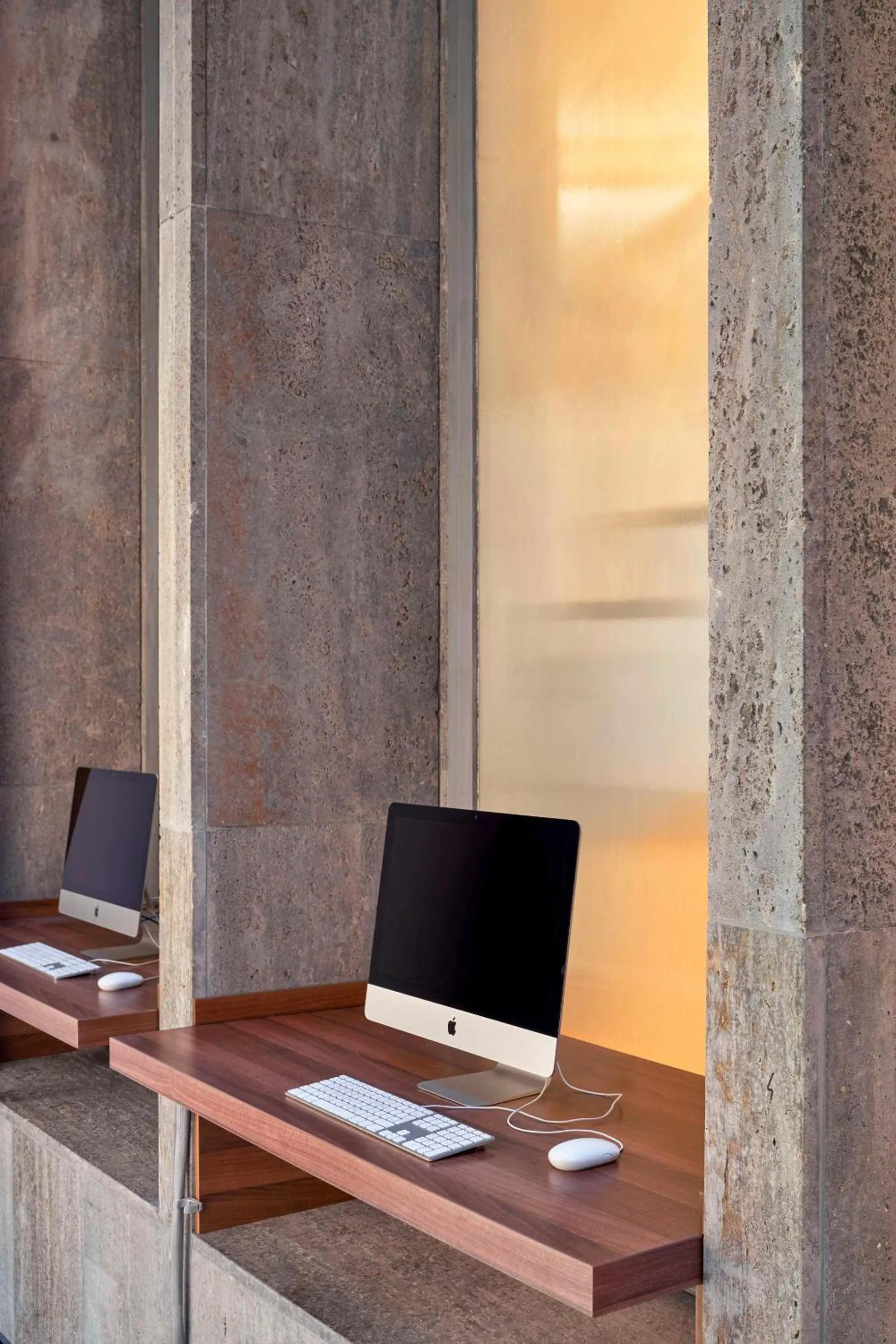 TV and multimedia in Flemings Selection Hotel Frankfurt-City