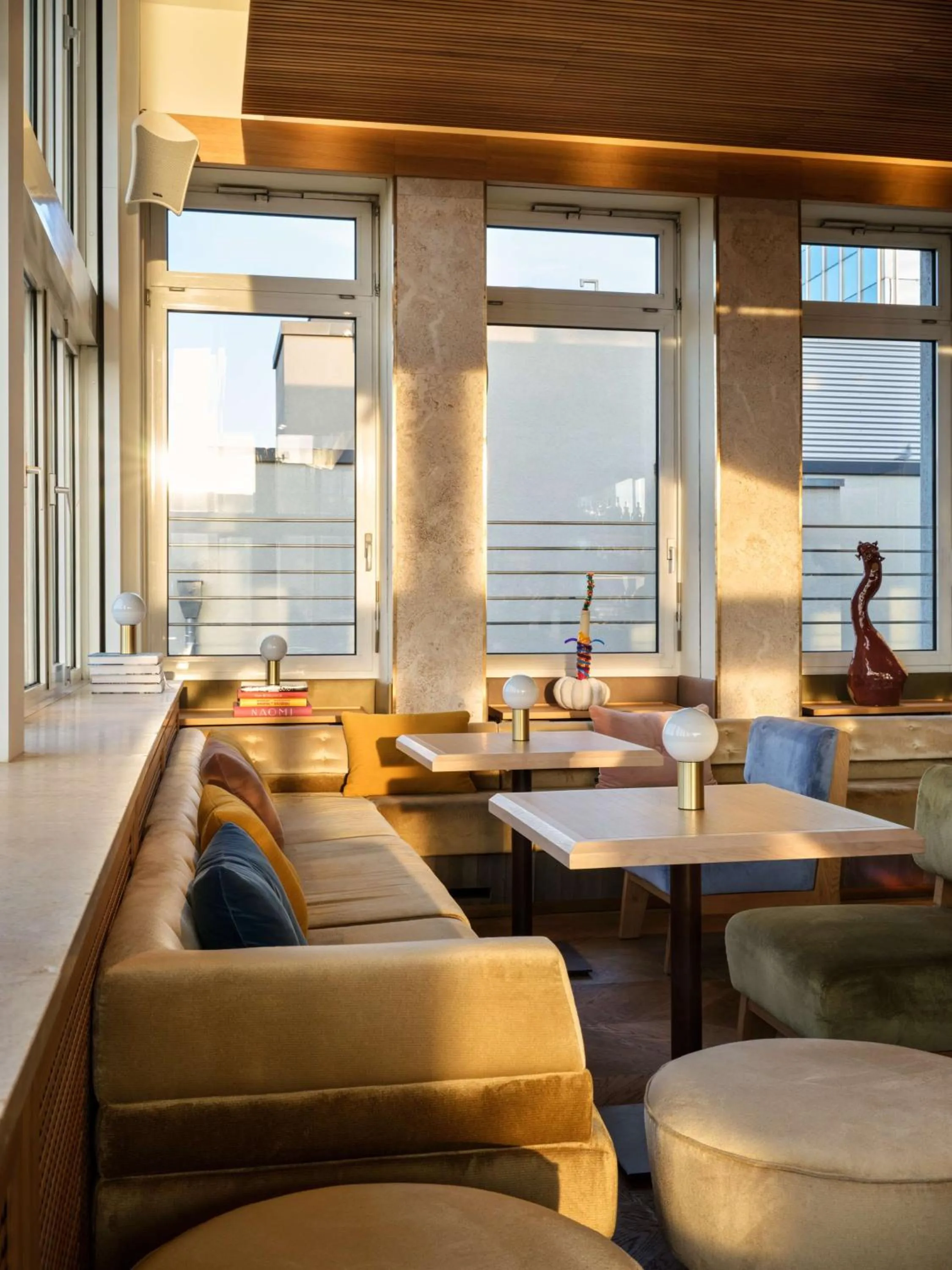 Lounge or bar in Flemings Selection Hotel Frankfurt-City