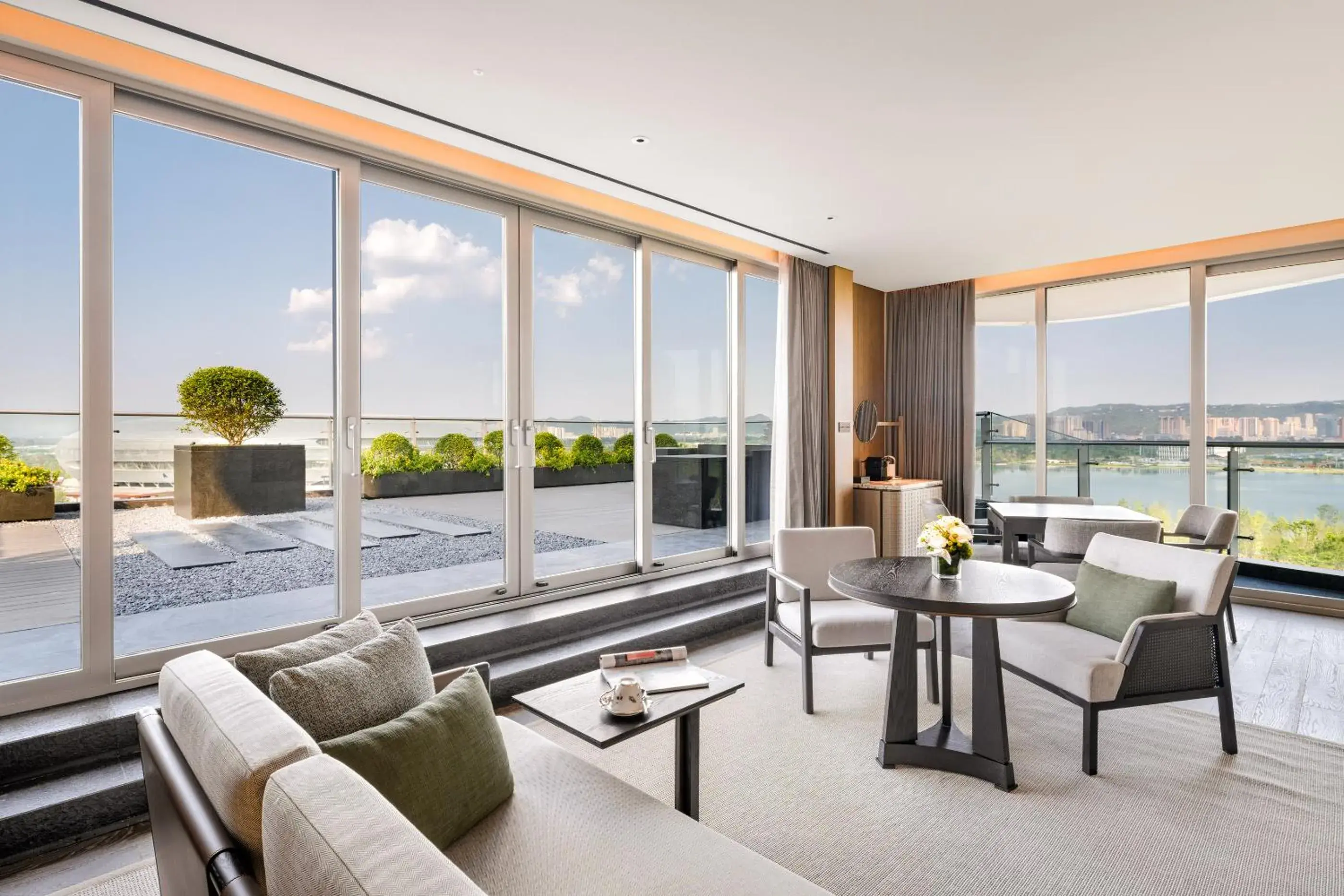 Deluxe Suite with Lake View in Mumian Chengdu Dong'an Lake Deluxe Suite with Lake View in Mumian Chengdu Dong'an Lake