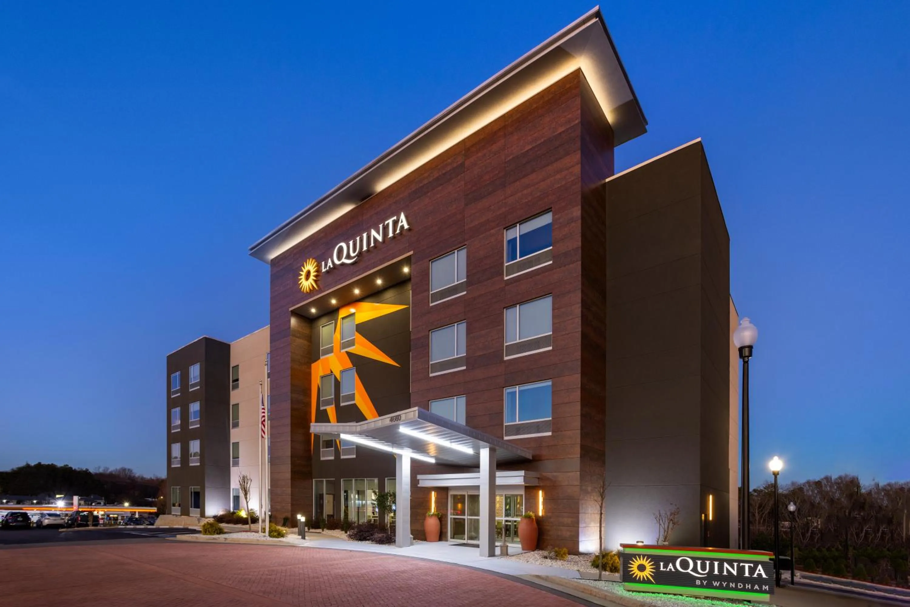 Property building in La Quinta Inn & Suites by Wyndham Locust Grove