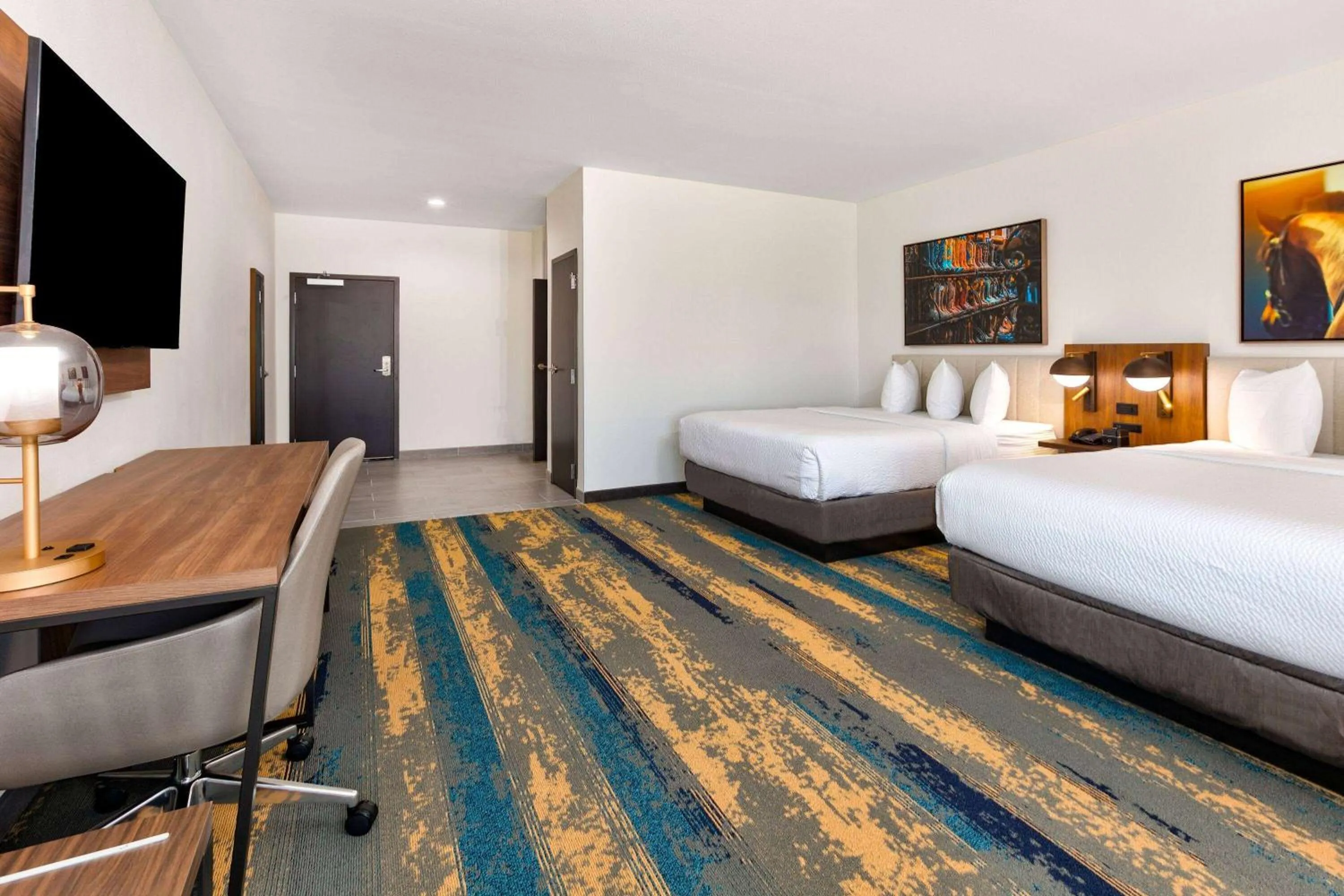 Photo of the whole room, Bed in La Quinta Inn & Suites by Wyndham Terrell