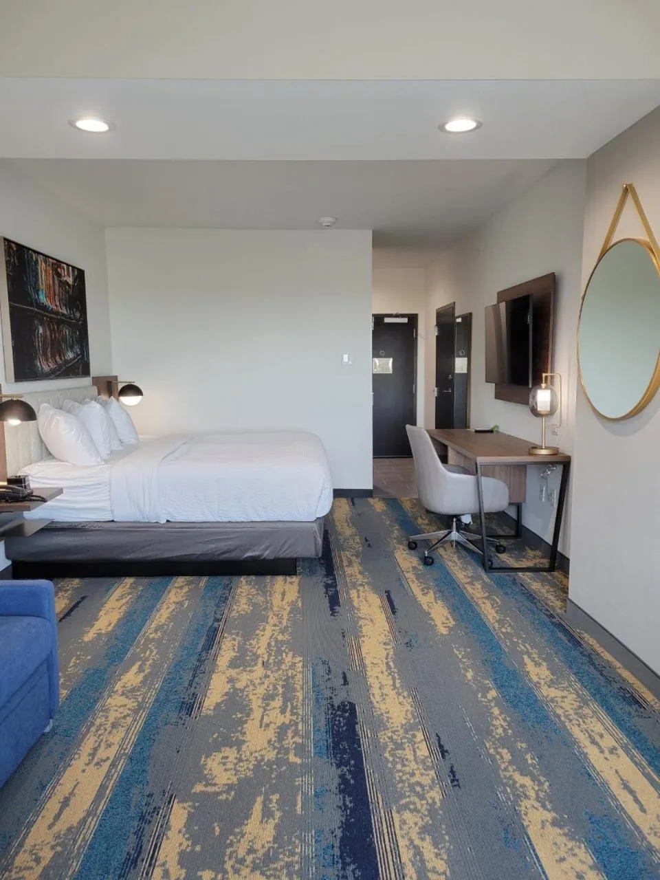 Coffee/tea facilities, Bed in La Quinta Inn & Suites by Wyndham Terrell