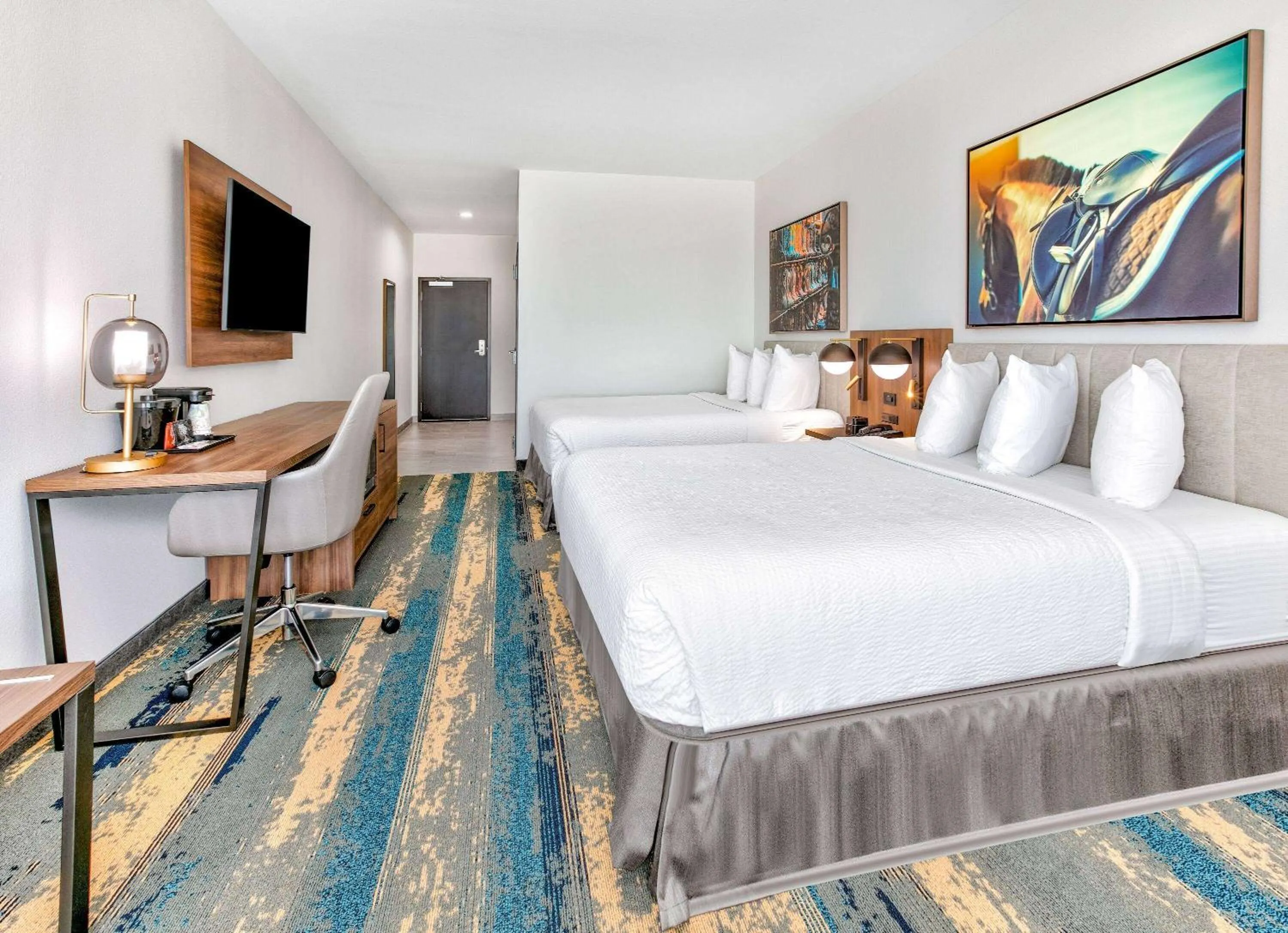 Photo of the whole room, Bed in La Quinta Inn & Suites by Wyndham Terrell