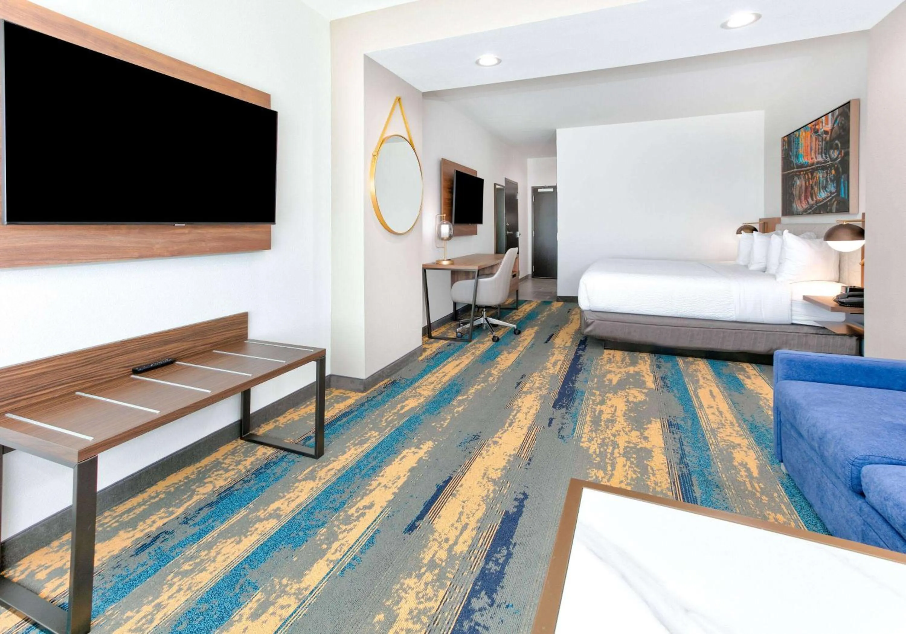 Photo of the whole room, Bed in La Quinta Inn & Suites by Wyndham Terrell