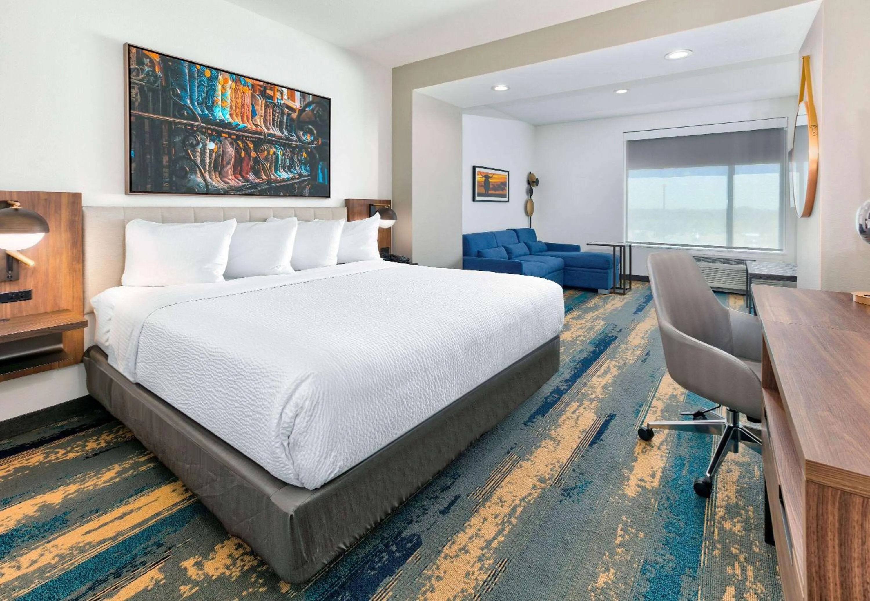 Bed in La Quinta Inn & Suites by Wyndham Terrell