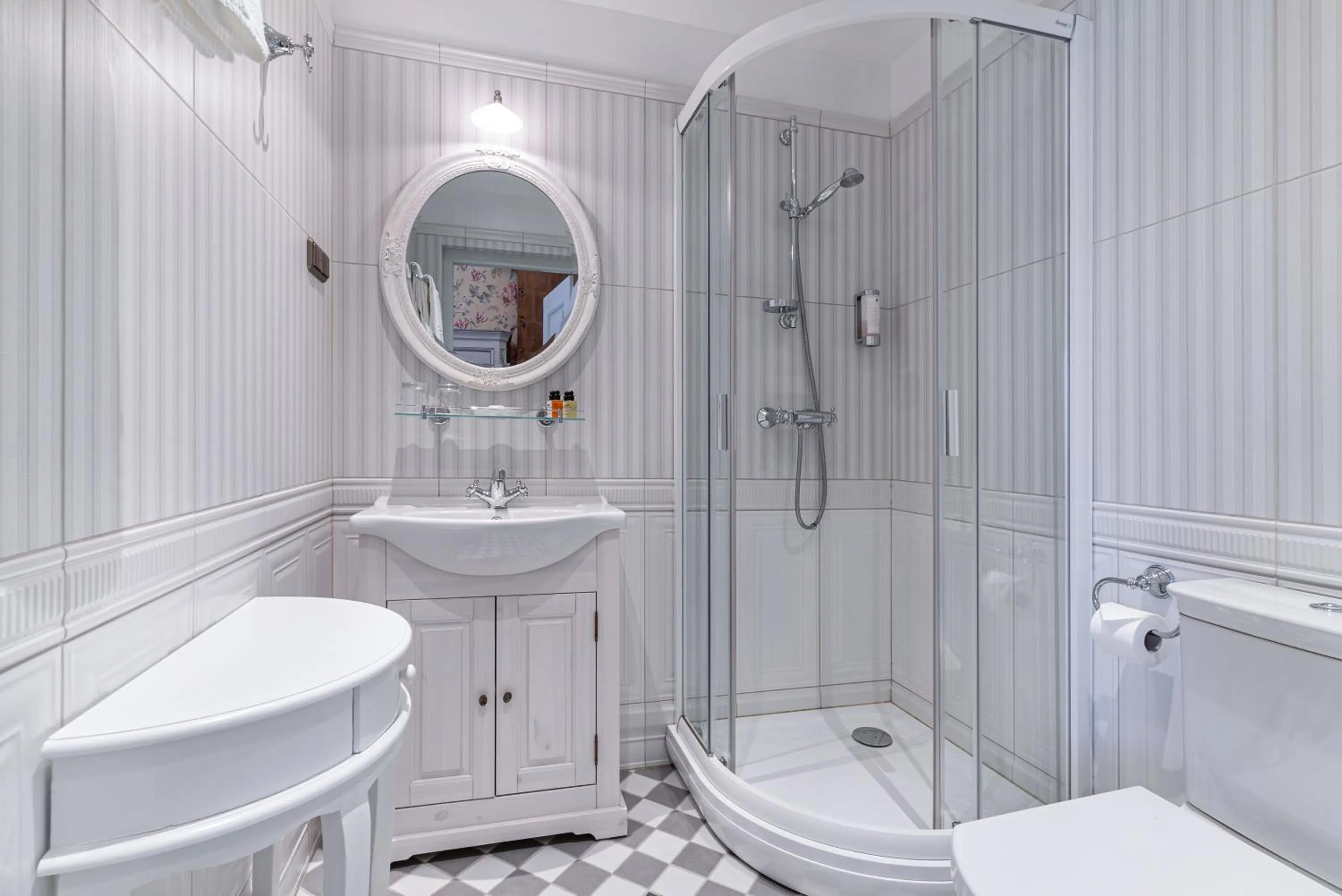 Shower in Padise Manor